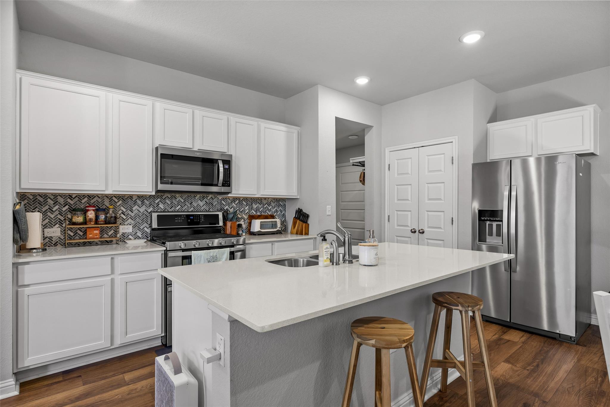 8110 Mandela BND — photo 4