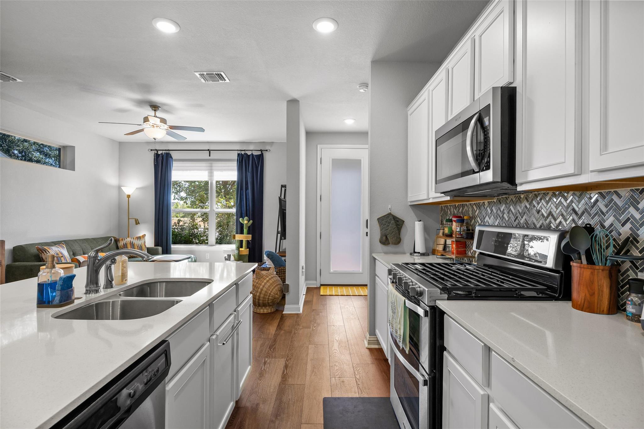 8110 Mandela BND — photo 5