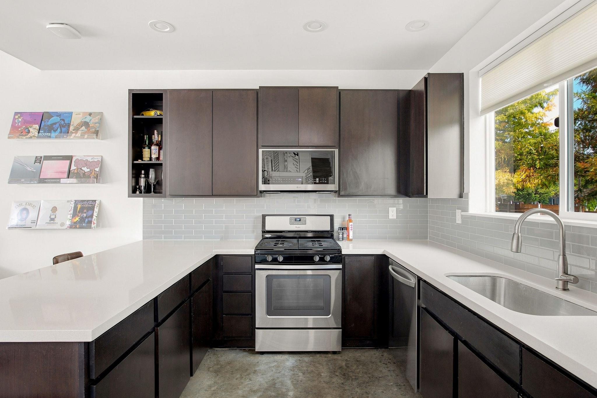301 Stassney LN #5 — photo 3