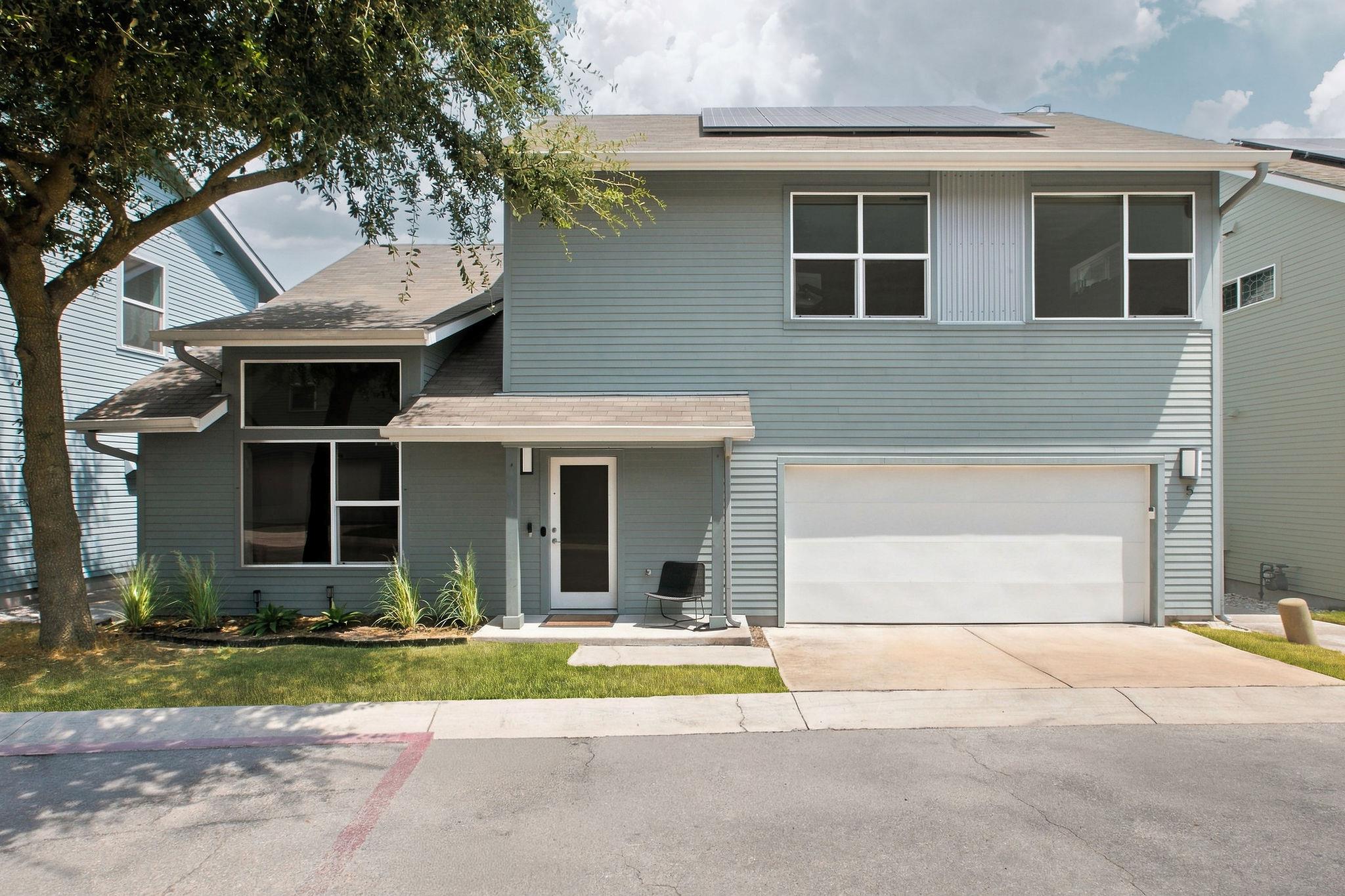 301 Stassney LN #5 — photo 4