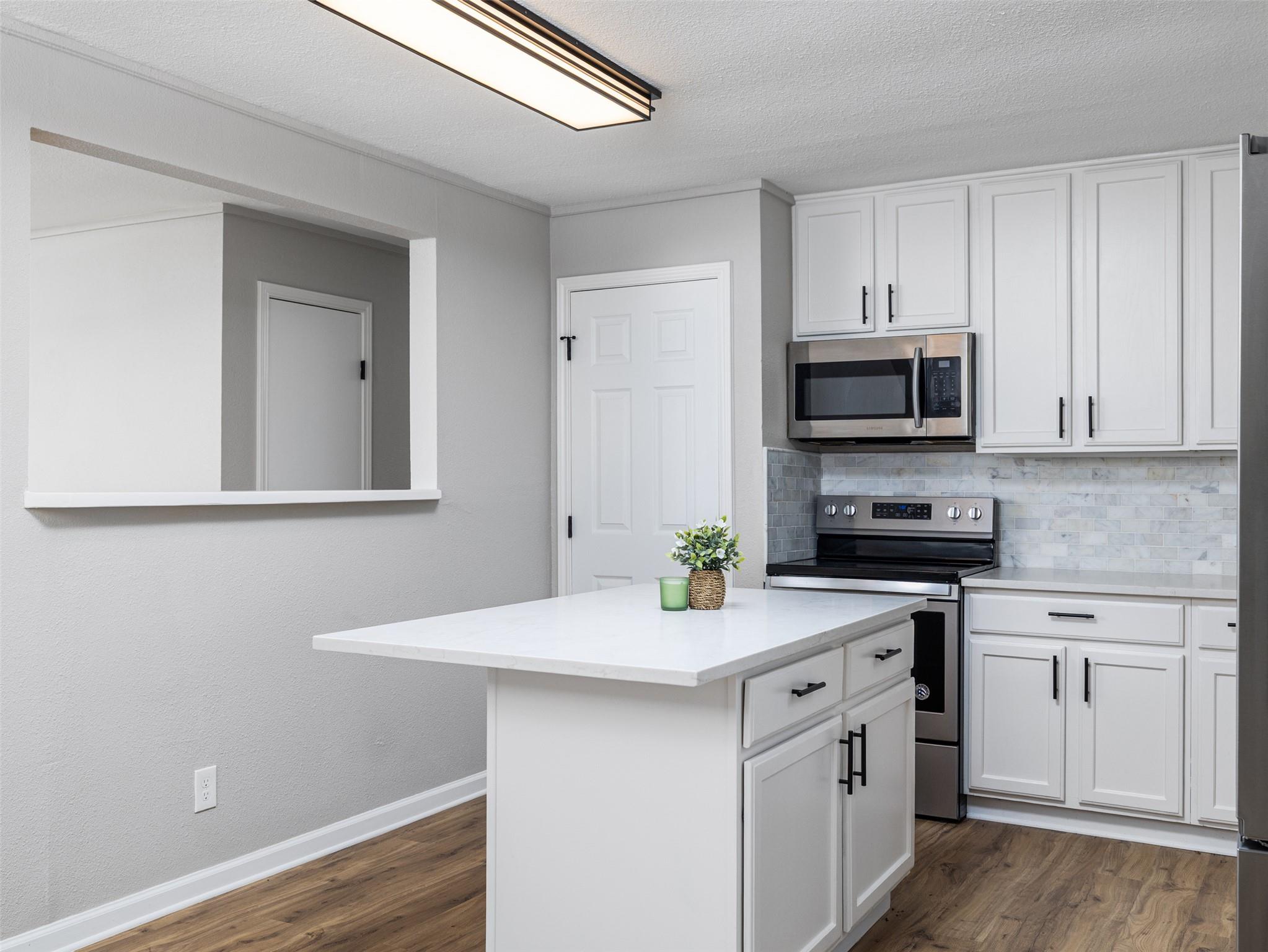 212 Taylor ST — photo 3