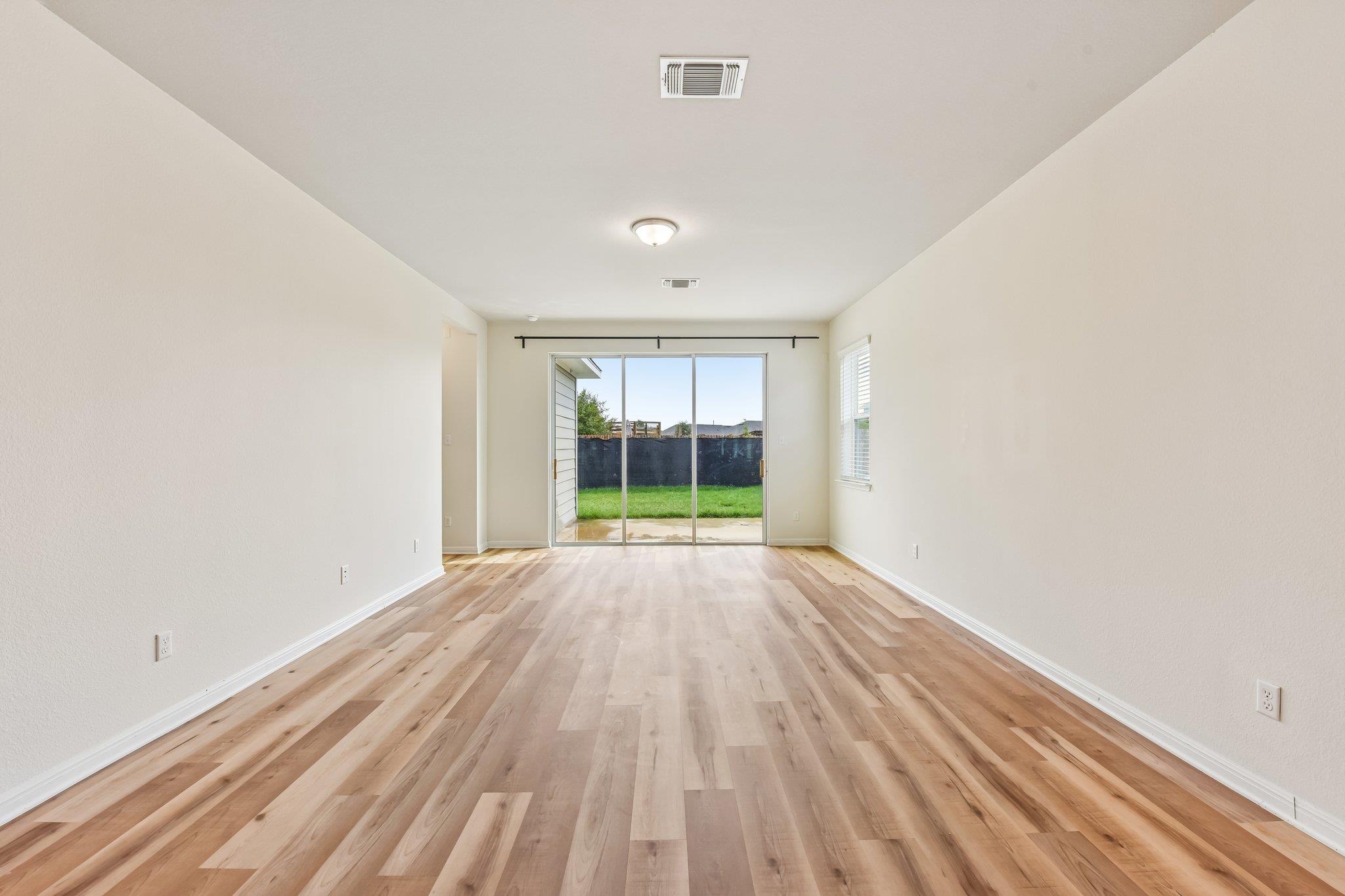 128 Lacey Oak LOOP — photo 4