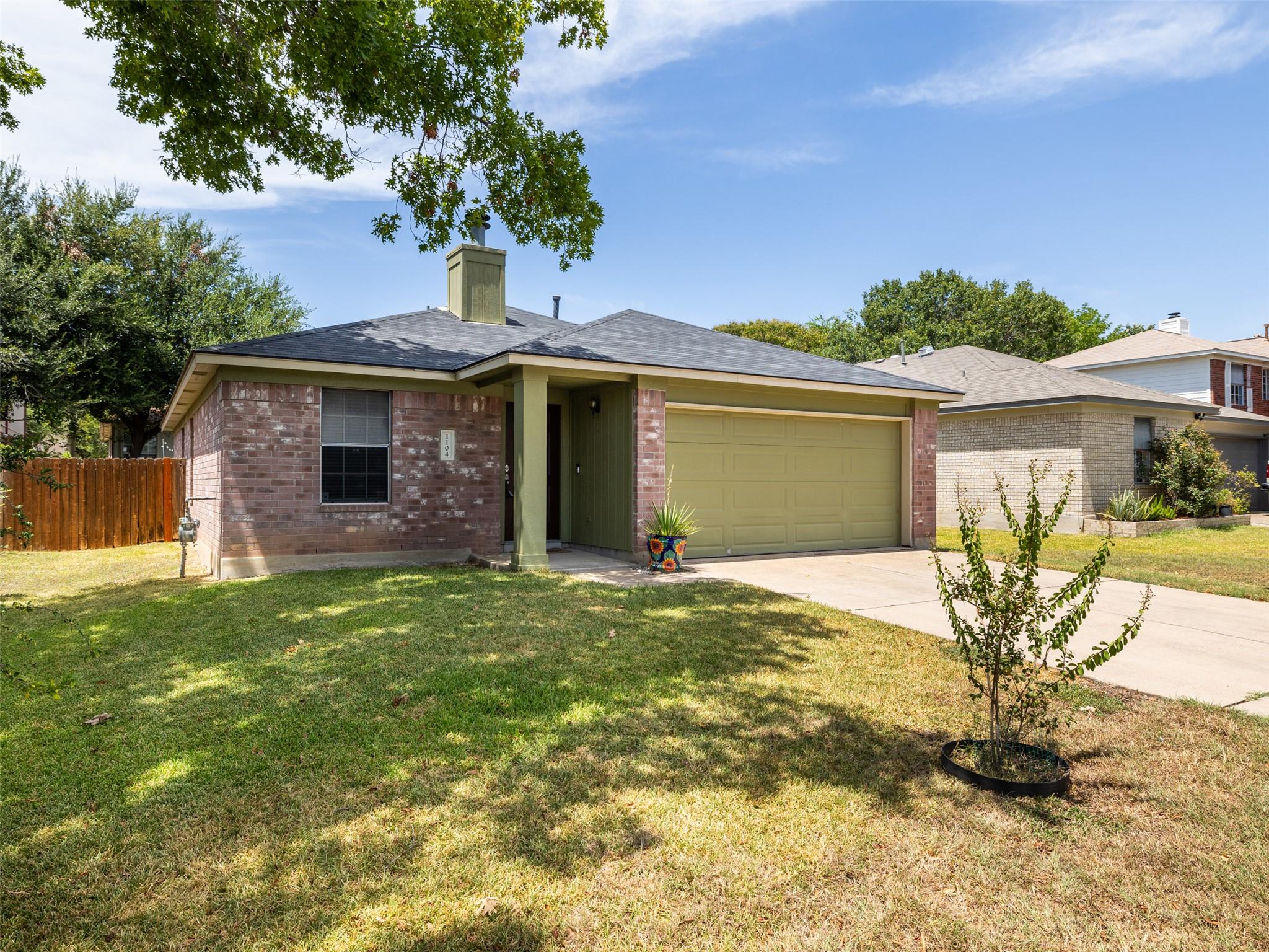 1104 Laurelleaf DR — photo 3