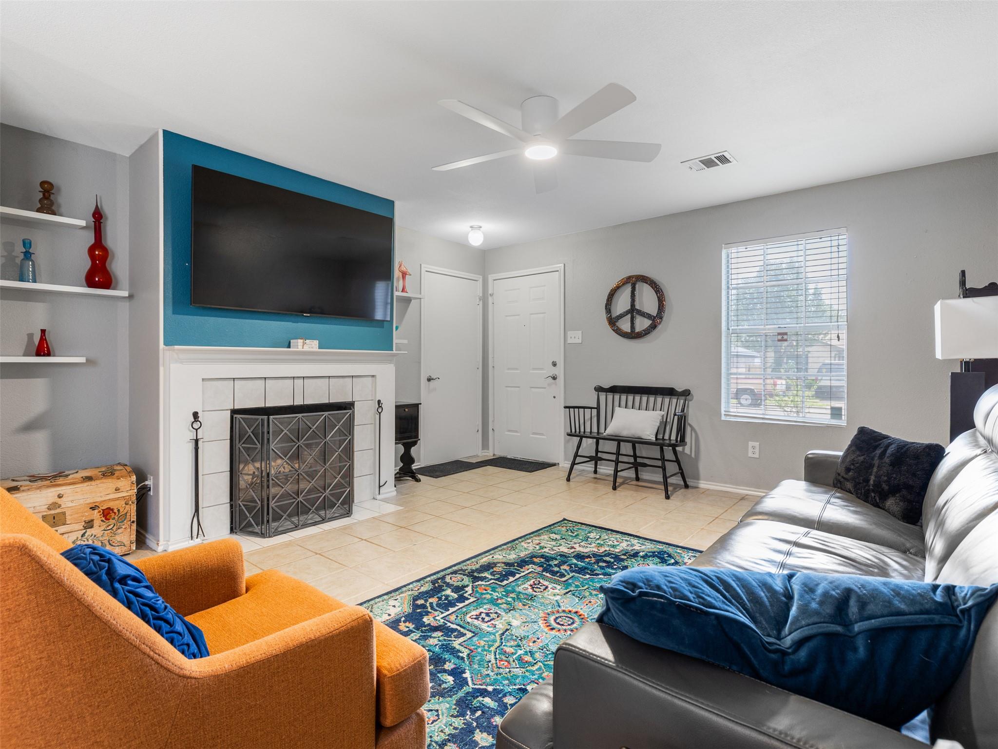 1104 Laurelleaf DR — photo 5