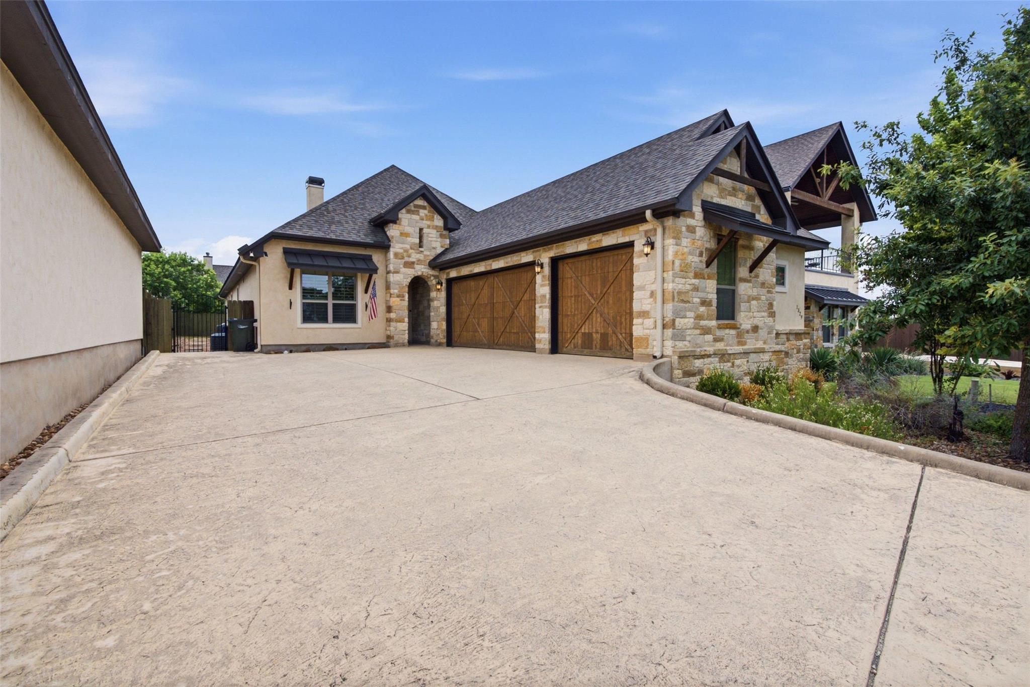 1329 River Place DR