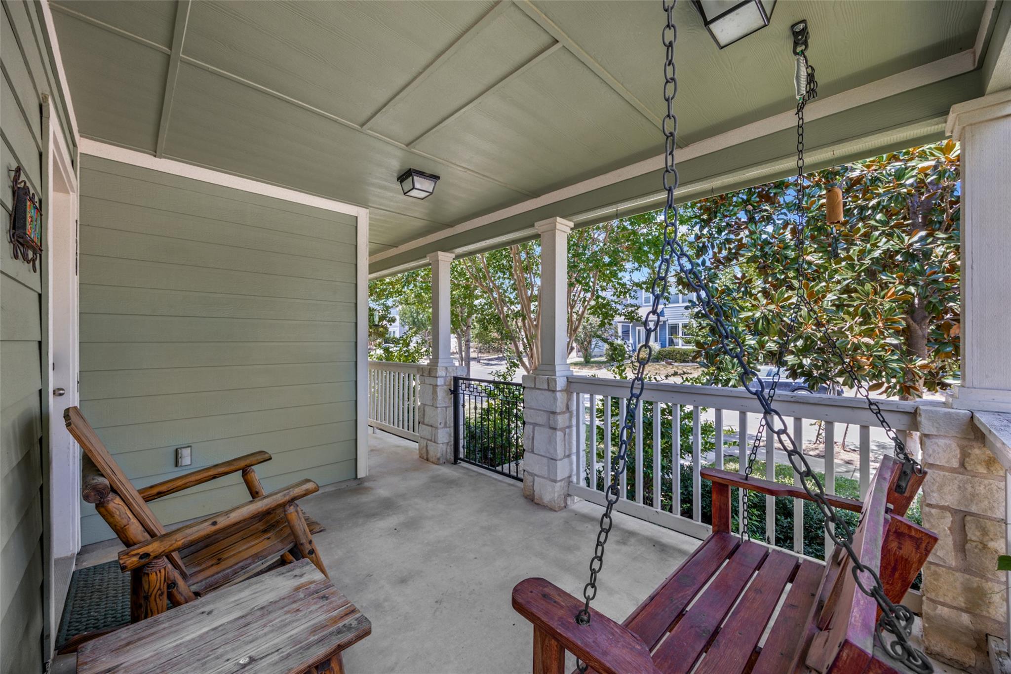720 Alamo Plaza DR — photo 4