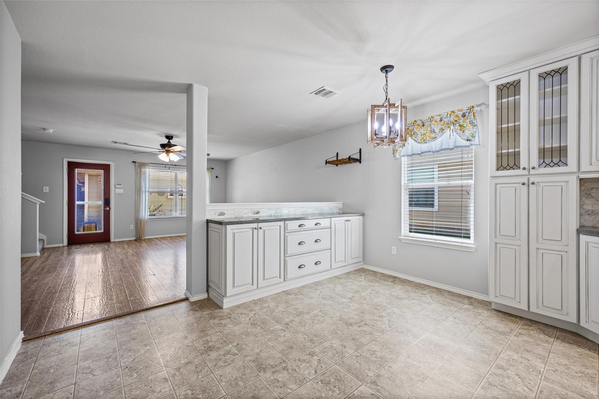 720 Alamo Plaza DR — photo 5