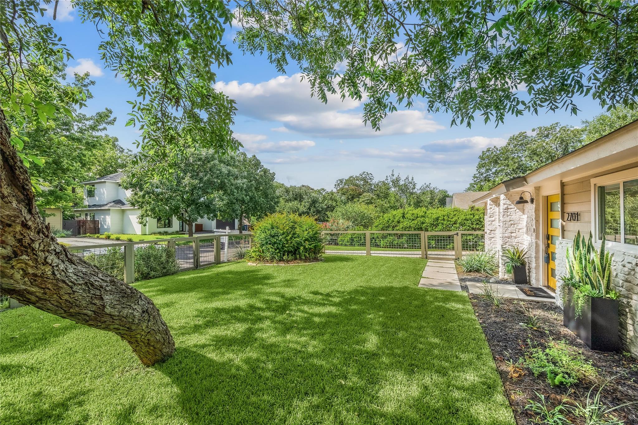 2701 Friar Tuck LN — photo 3