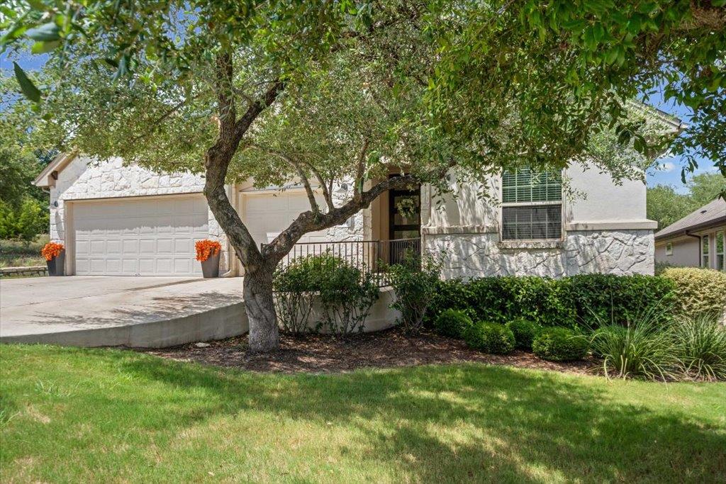 749 Jacksdaw DR — photo 3