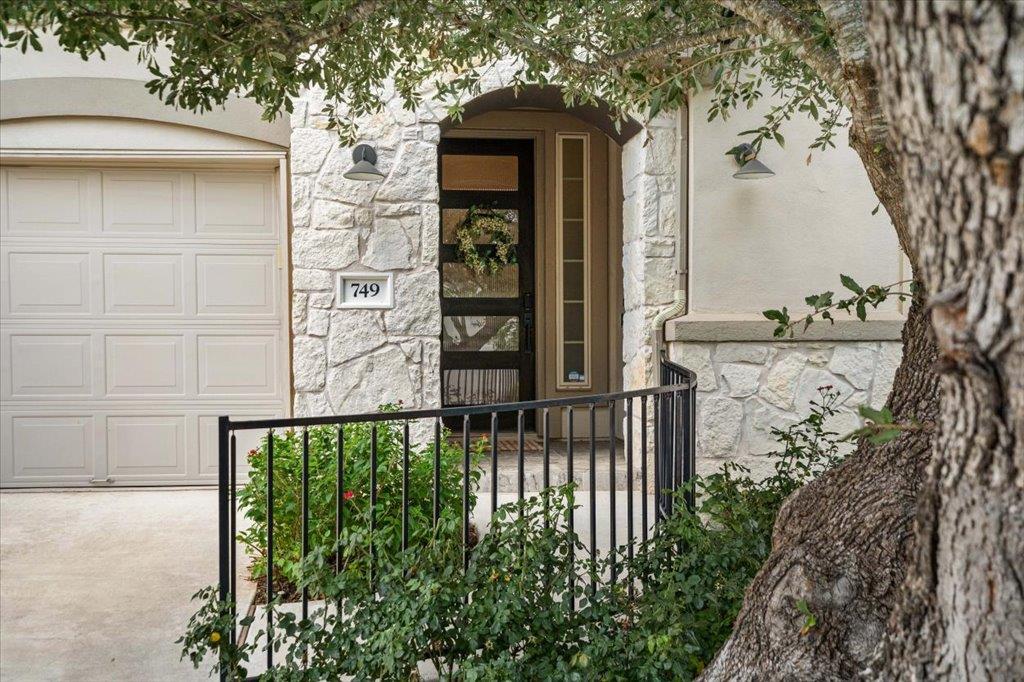 749 Jacksdaw DR — photo 4