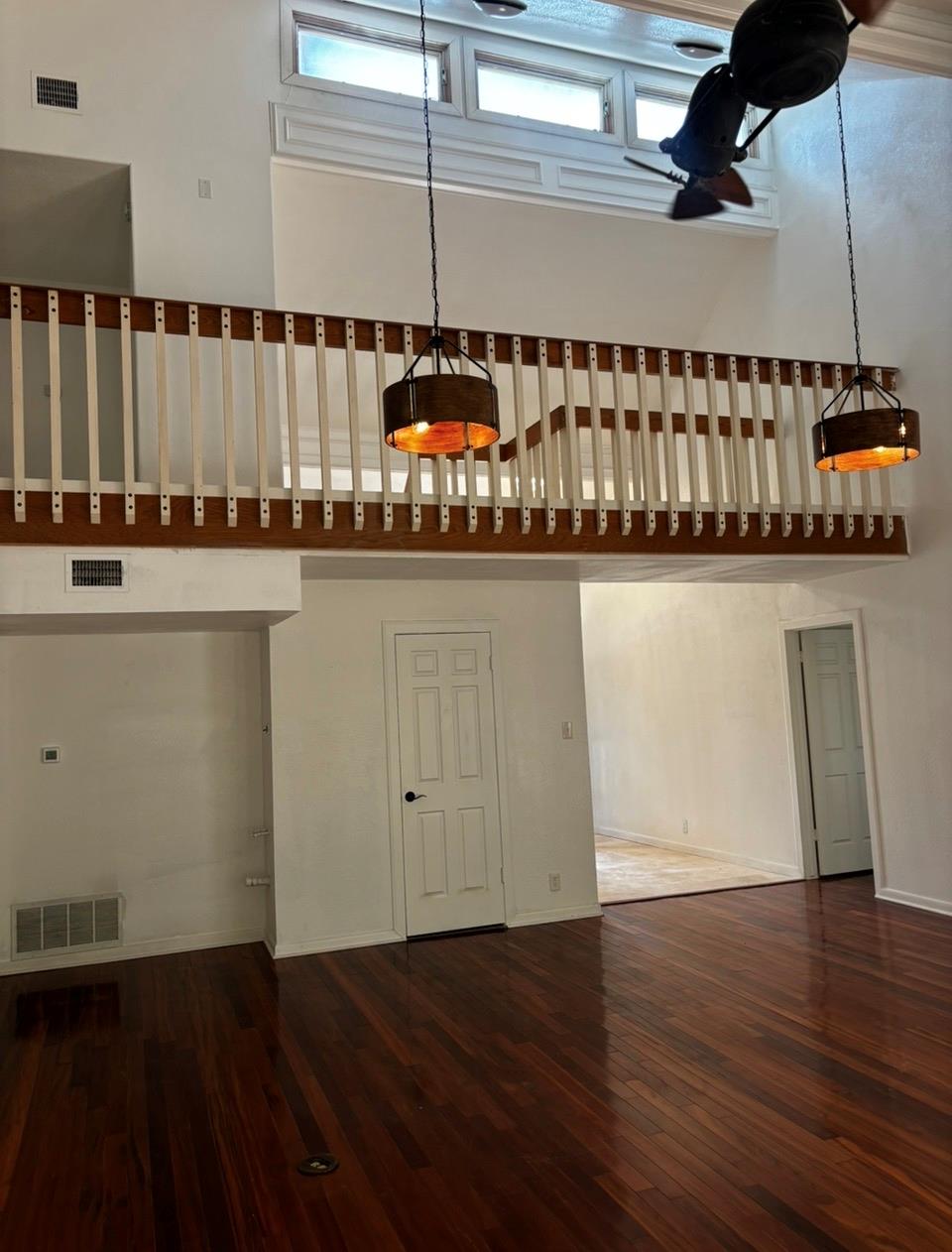 302 Meadow Creek DR — photo 3