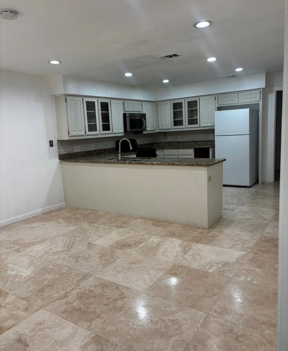 302 Meadow Creek DR — photo 5