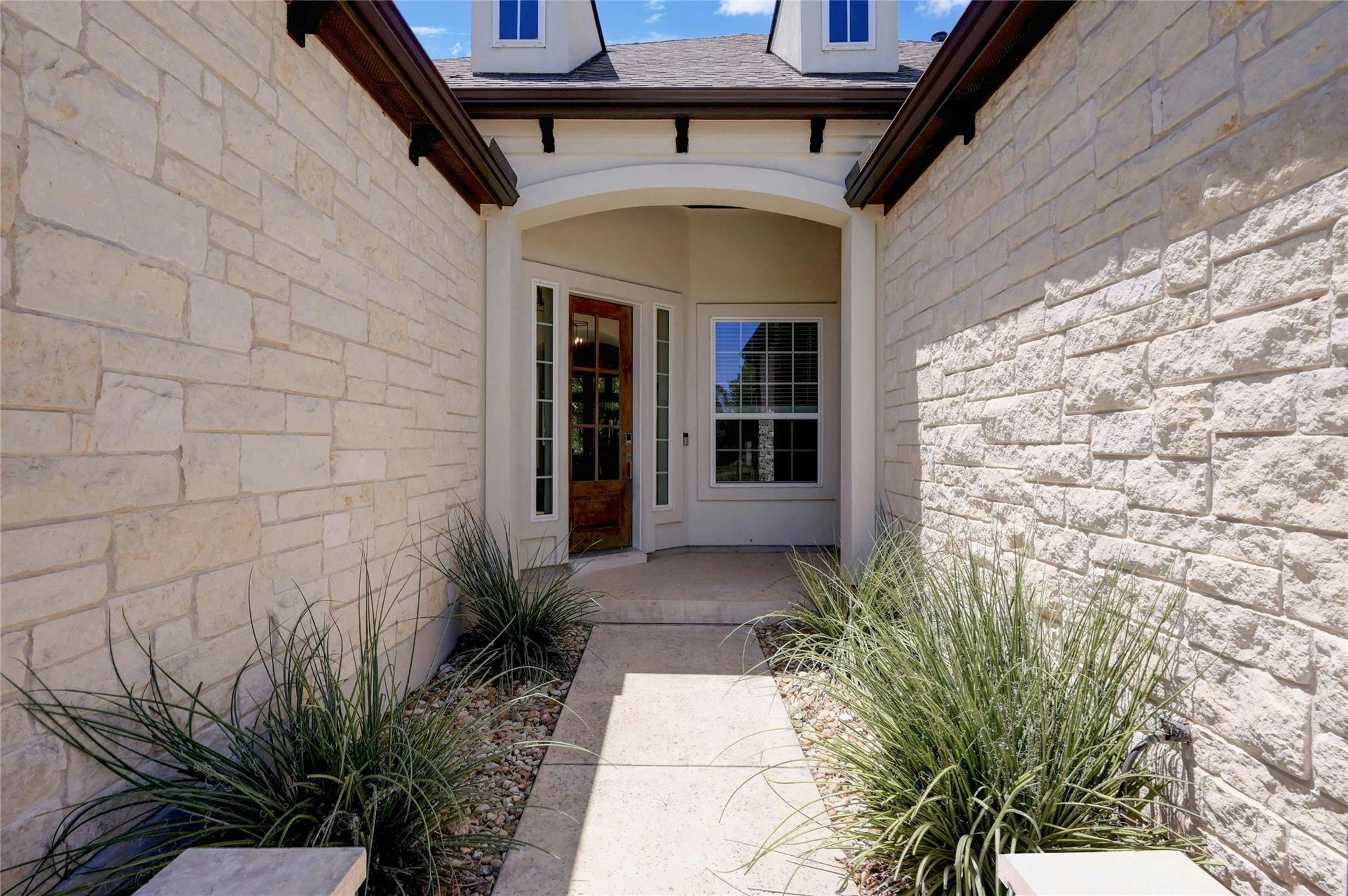 140 Kellogg LN — photo 3