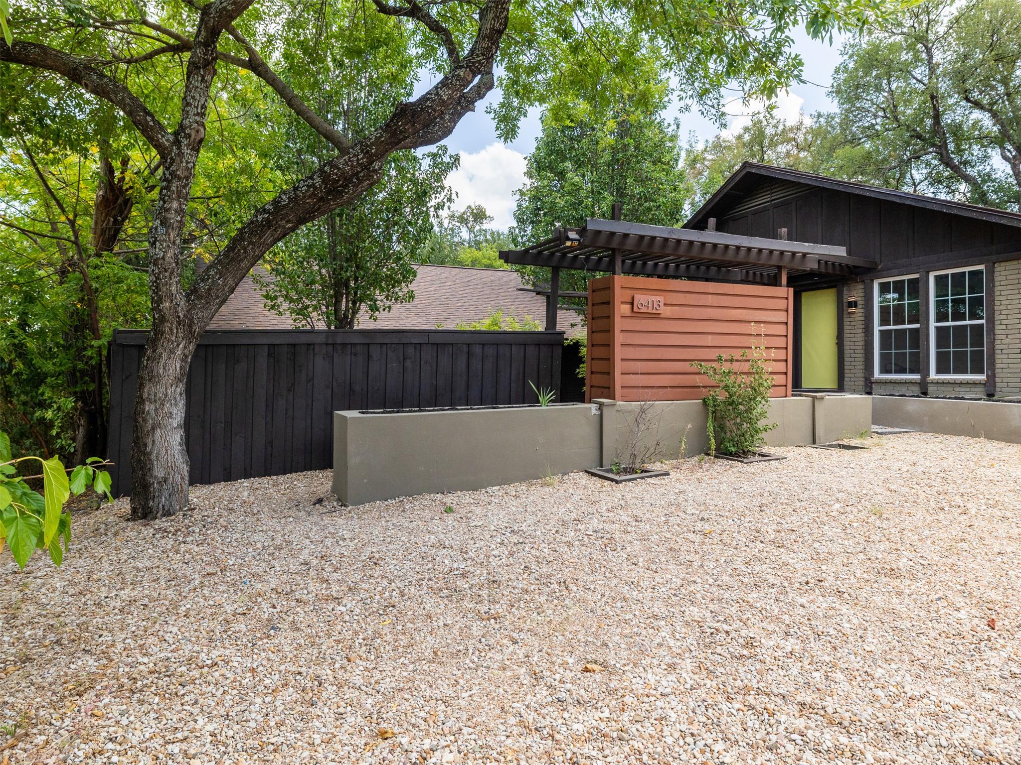 6413 Auburn DR