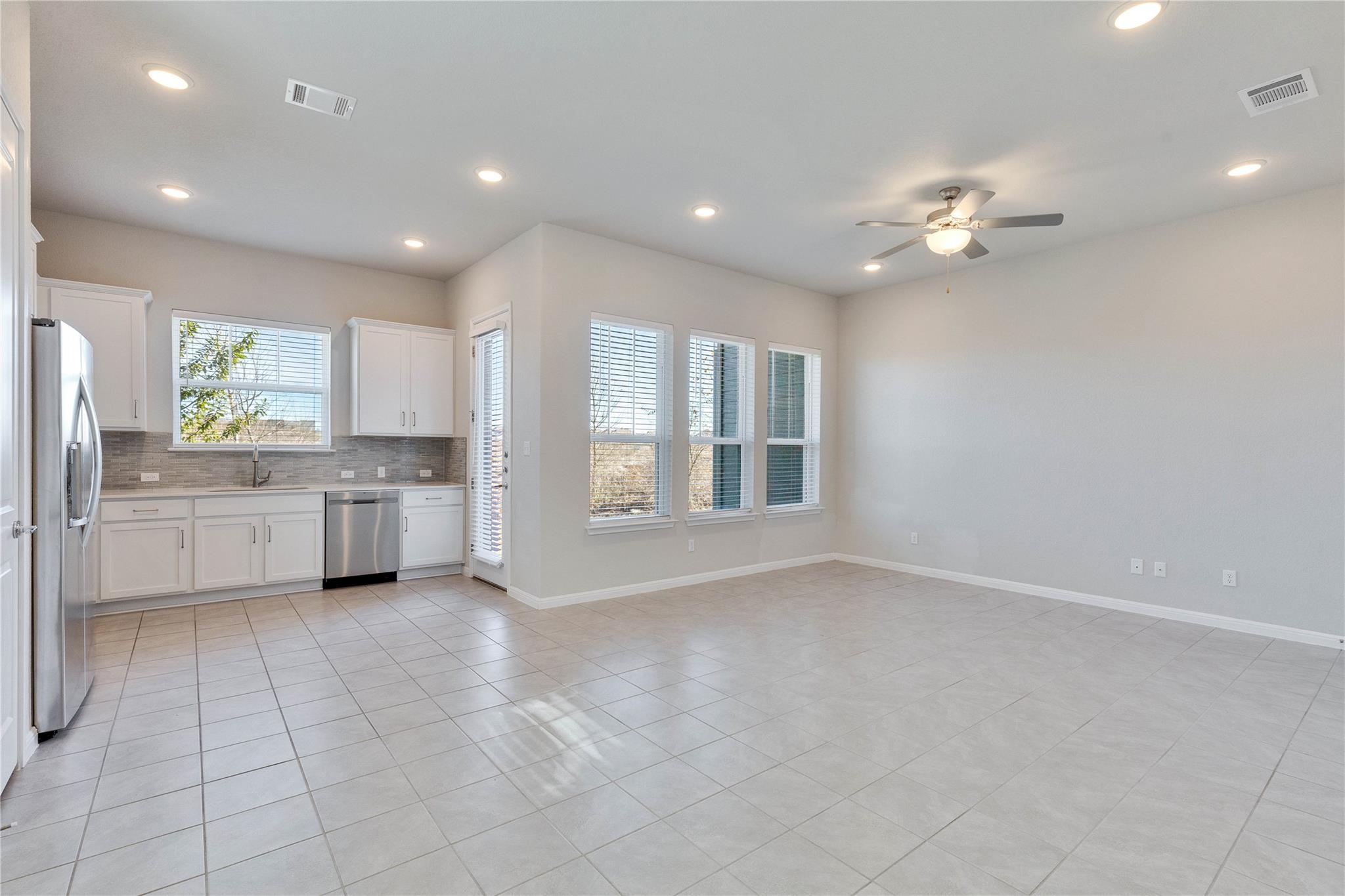 1015 Vista View DR