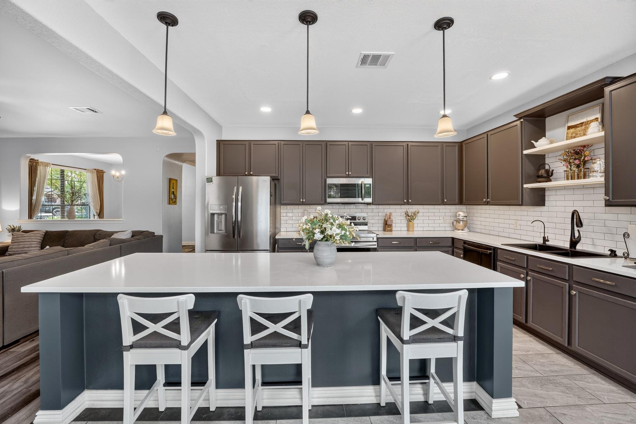 213 Silver Lace LN