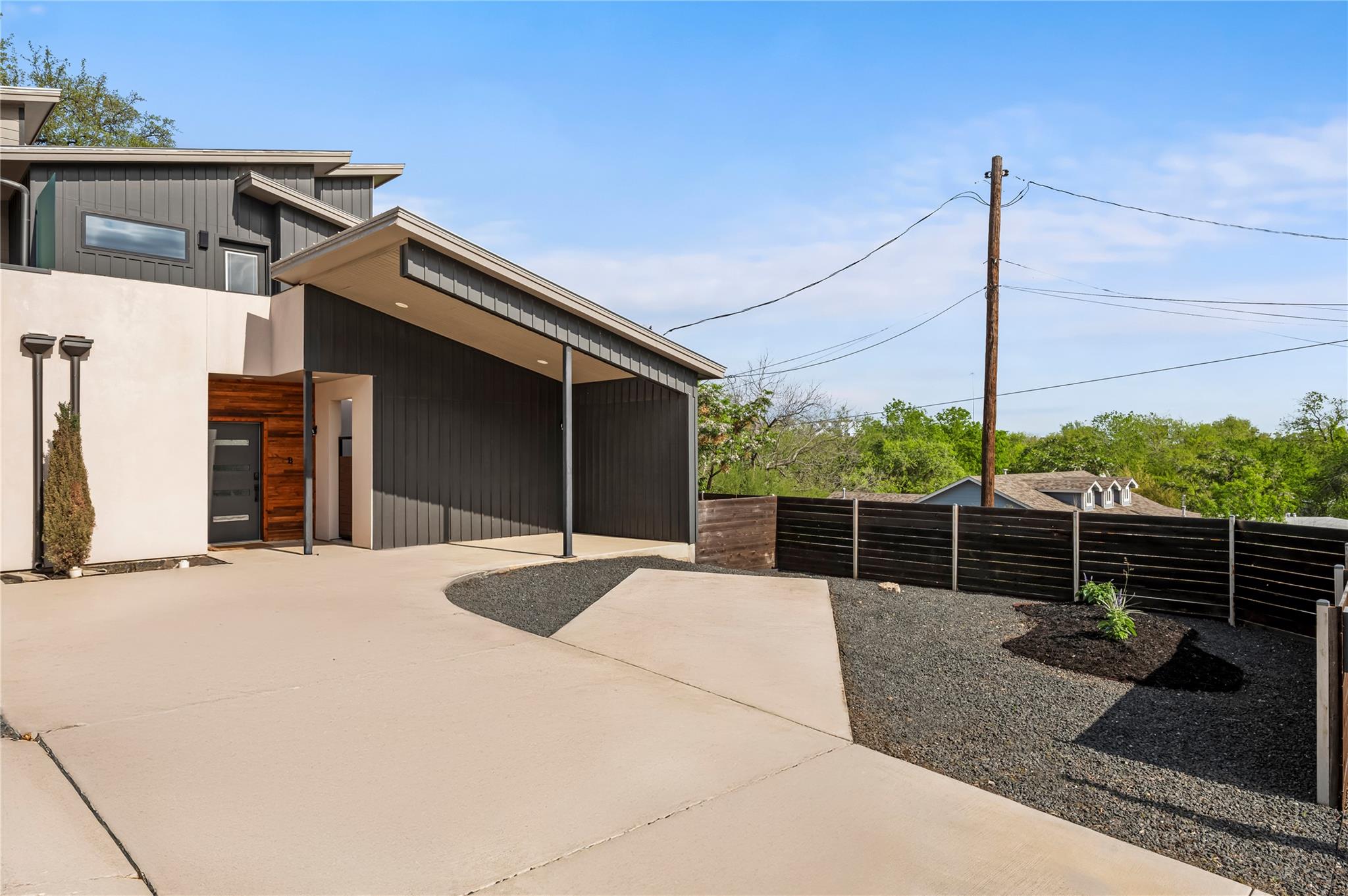 4400 Mount Vernon DR #B — photo 3