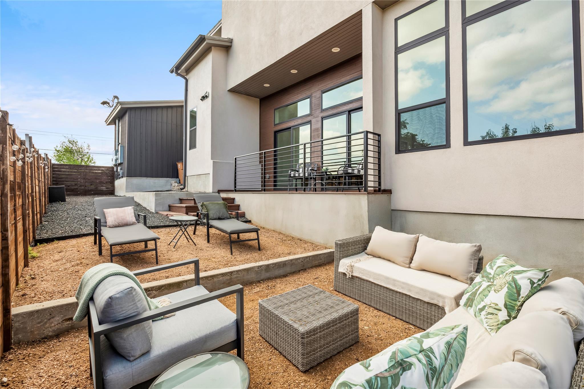 4400 Mount Vernon DR #B — photo 4
