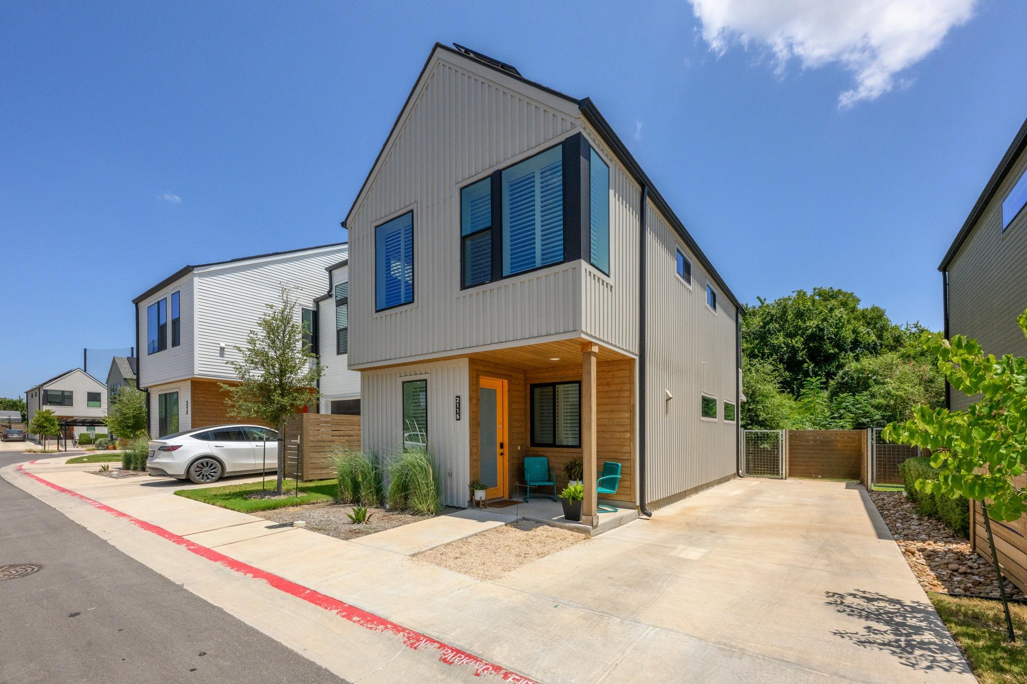 2115 MC FLY ST — photo 3