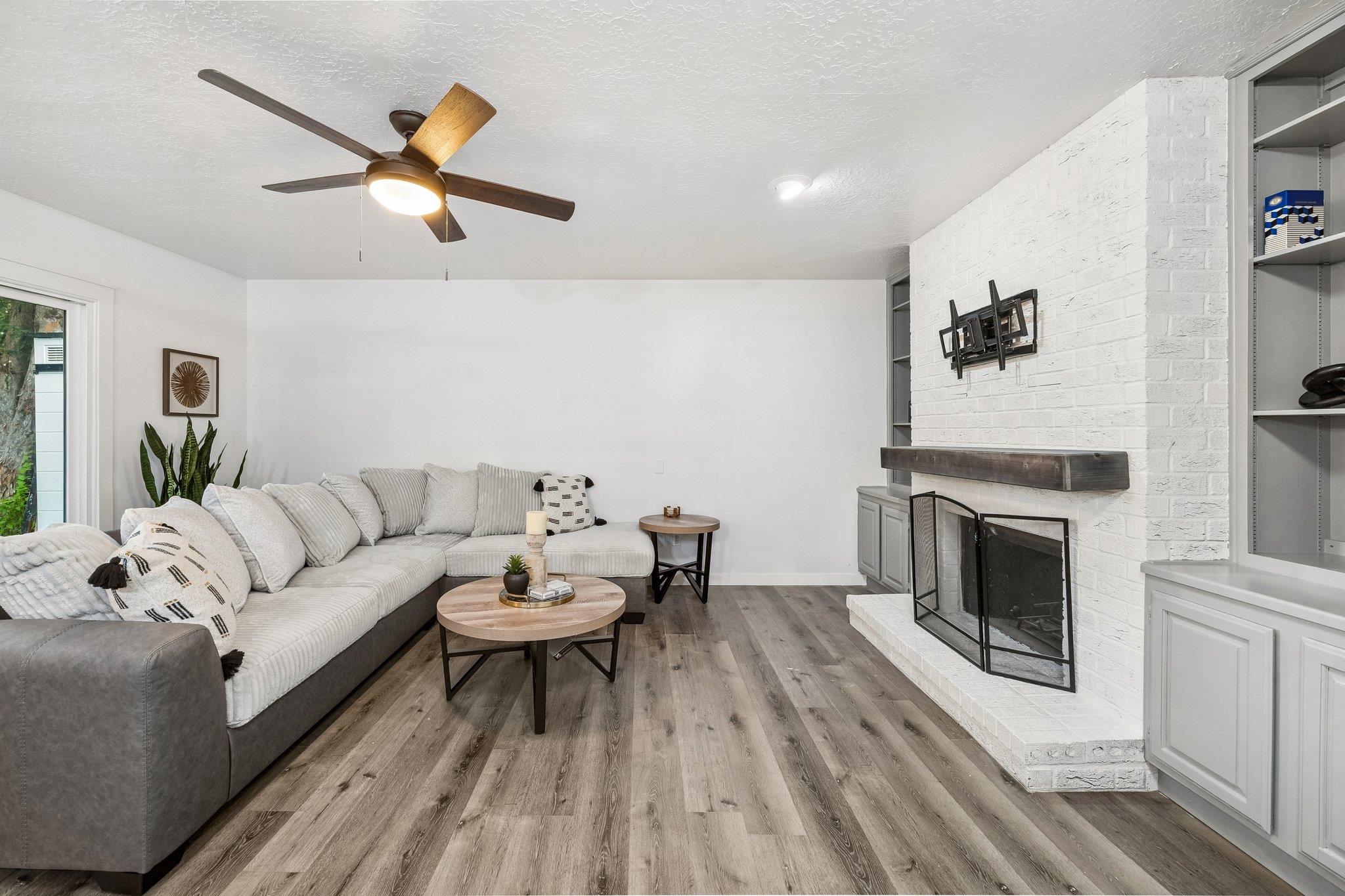 10826 Lynbrook DR — photo 3