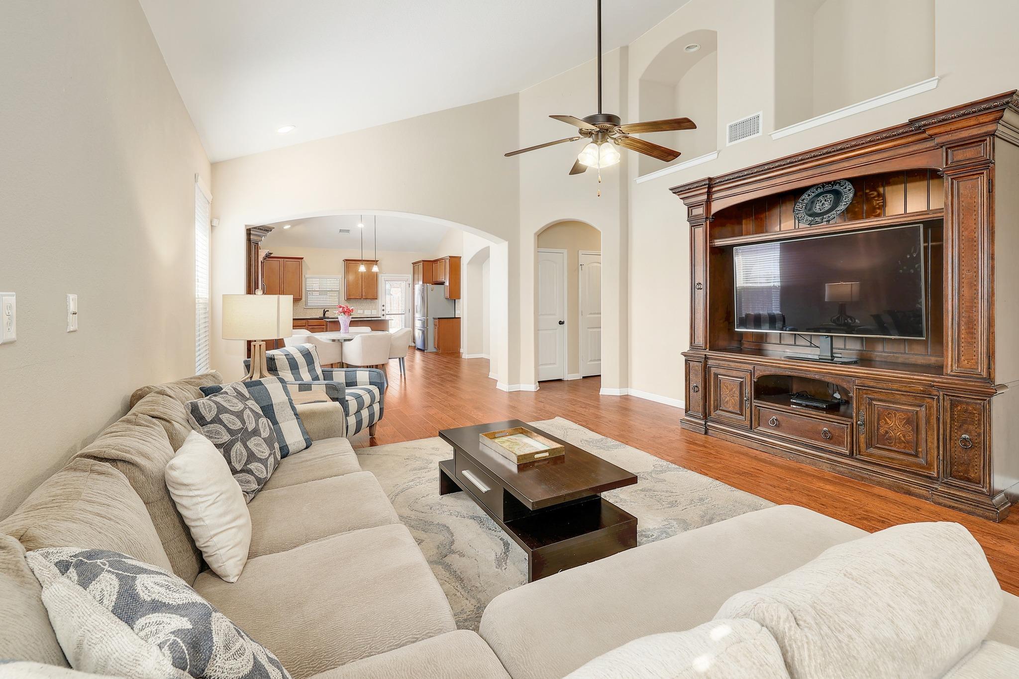 16213 Cantania CV — photo 3