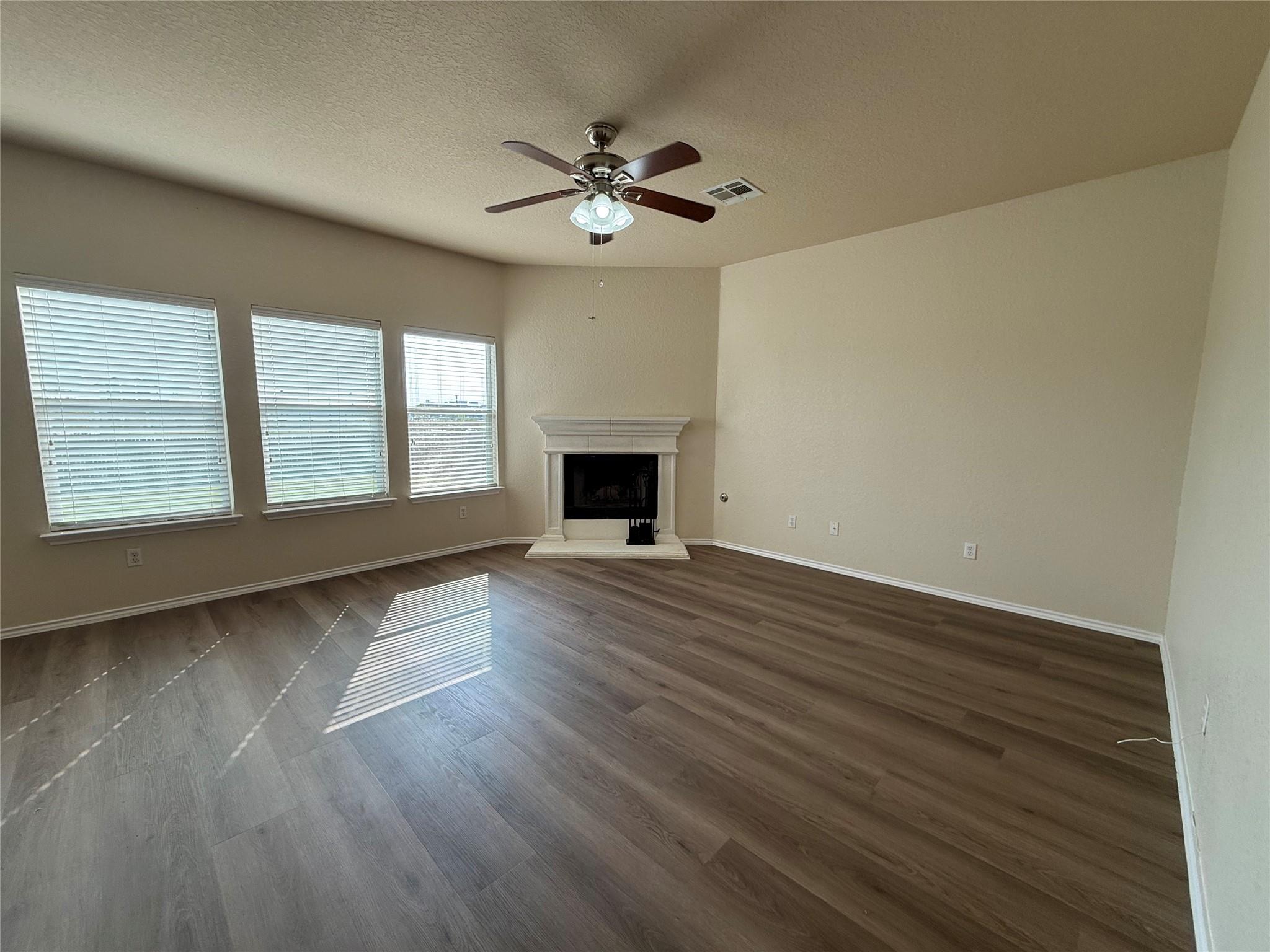 1529 Tonia LOOP — photo 3