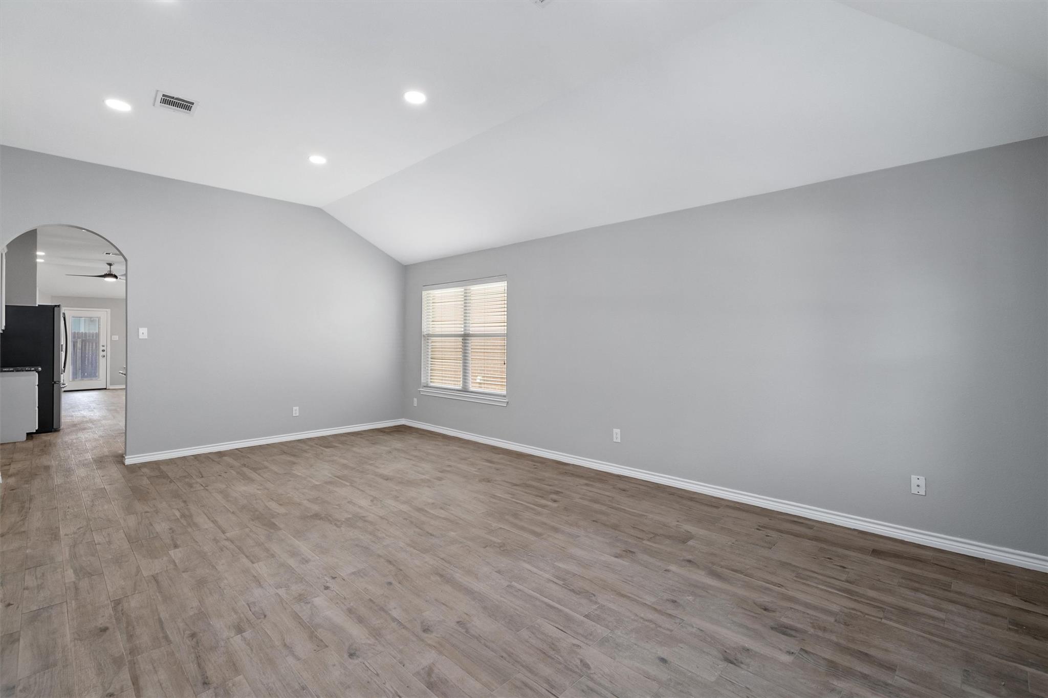1083 Zeus CIR — photo 5