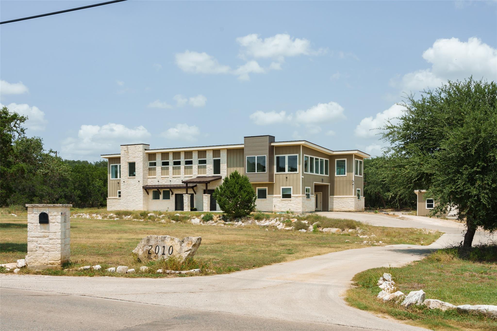 2010 Hoffmann LN