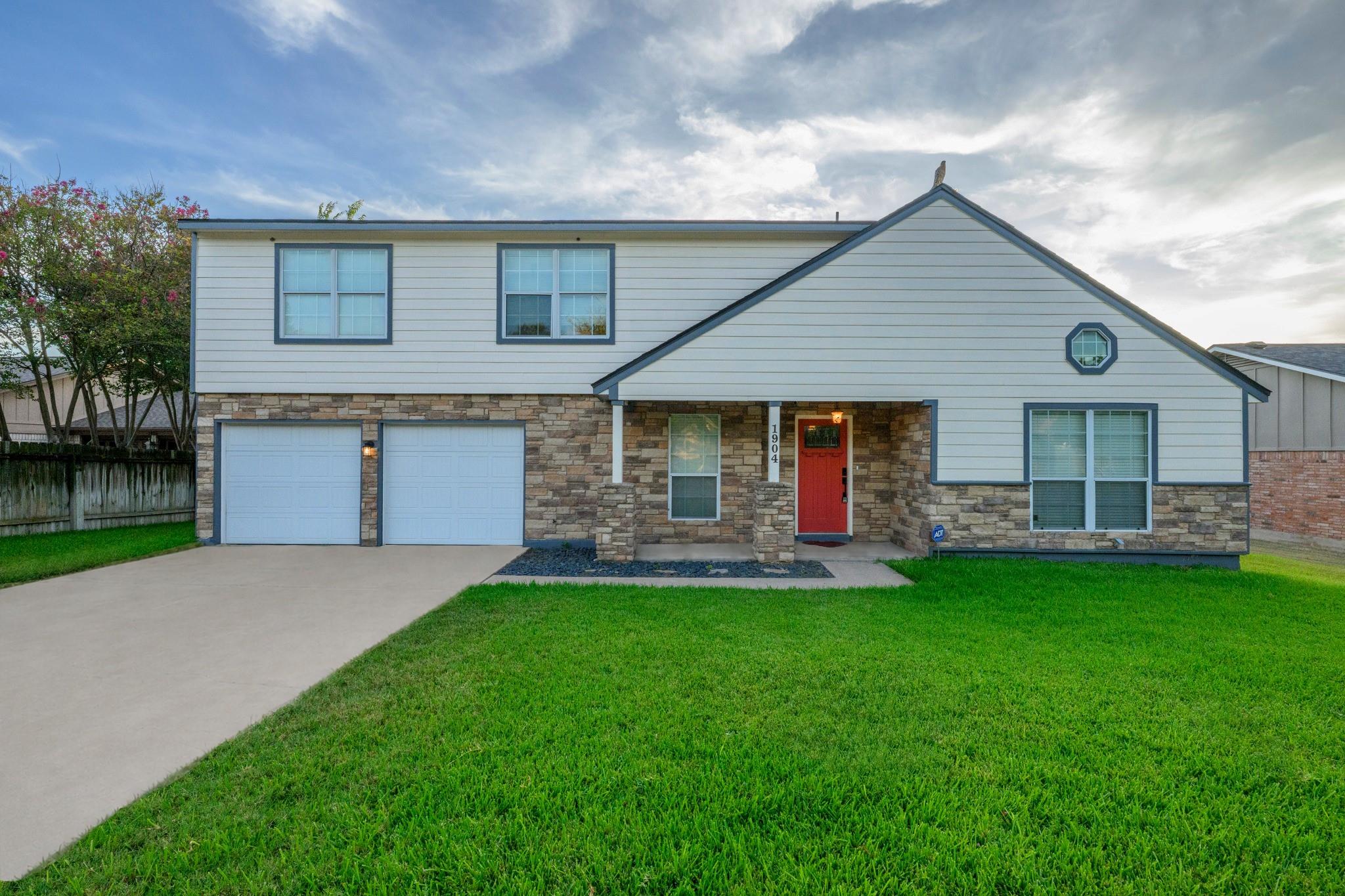1904 Oakridge DR