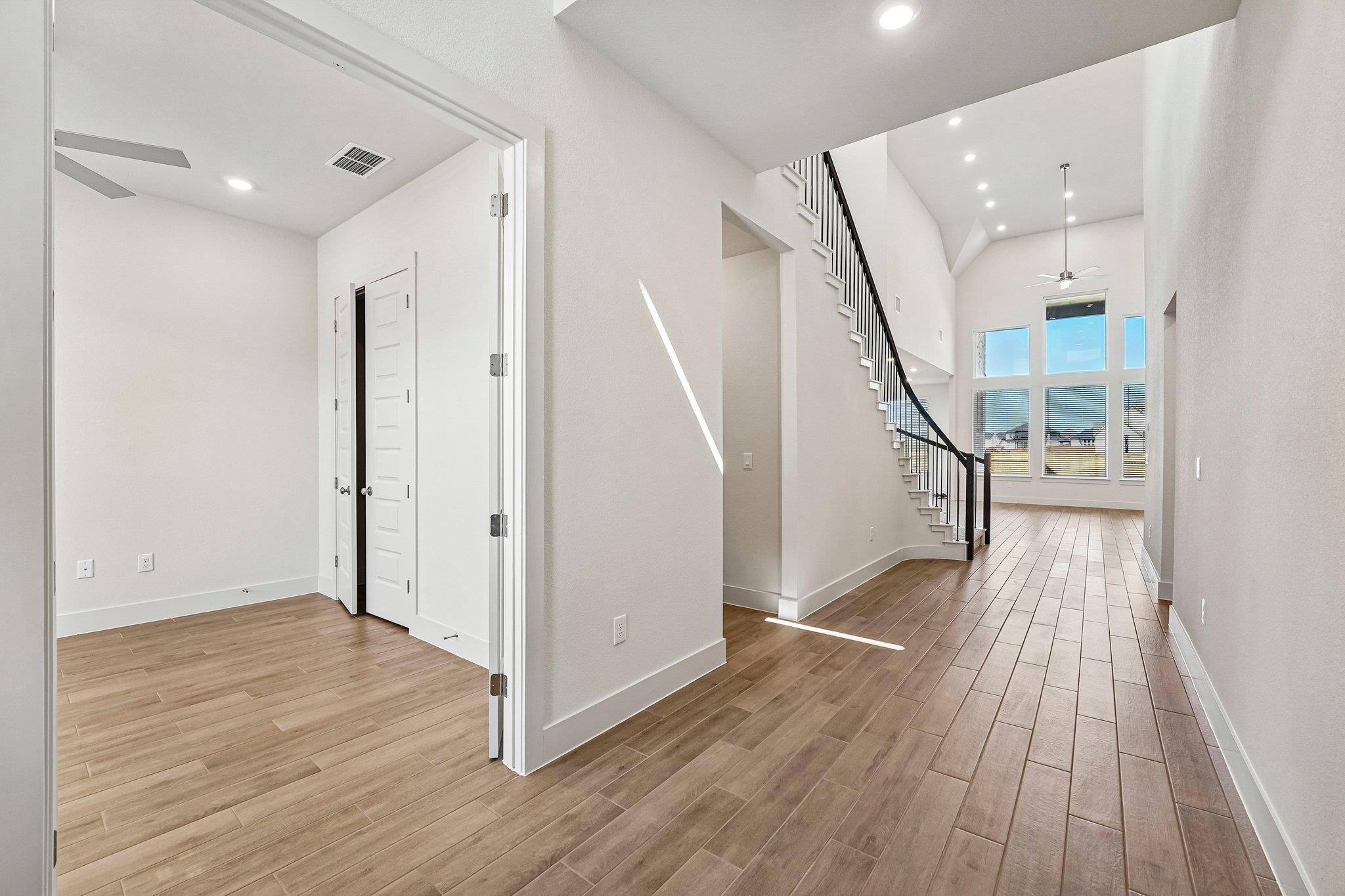 256 Begonia ST — photo 4