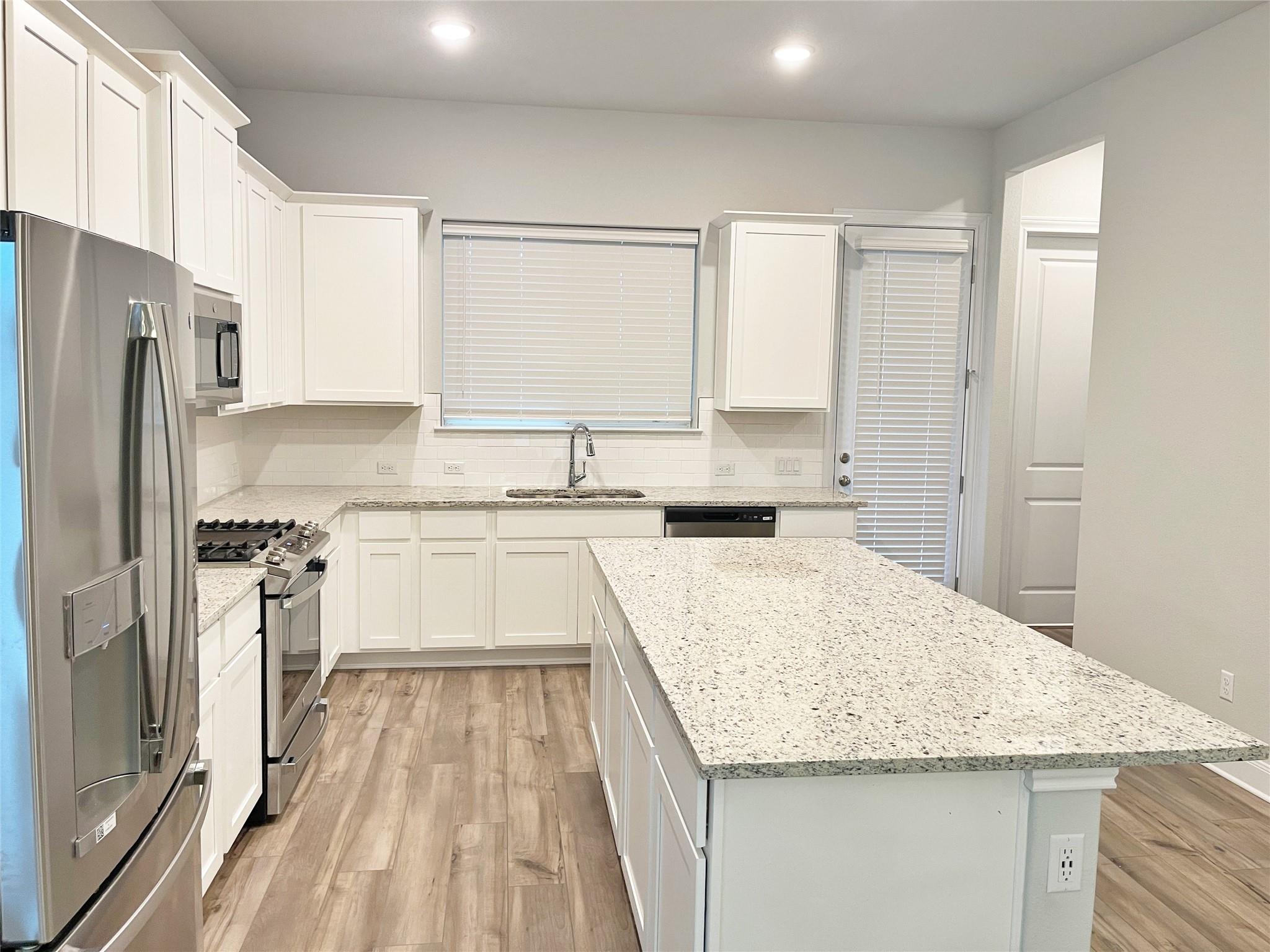 240 Revere DR — photo 5