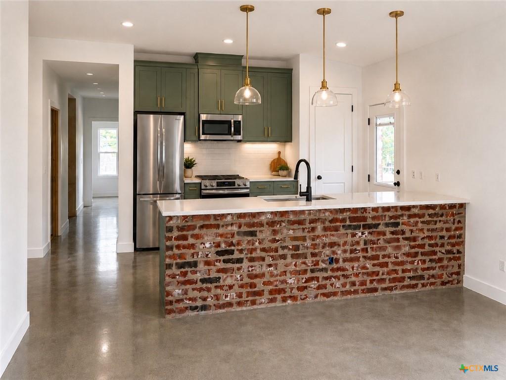 105 Leon LN