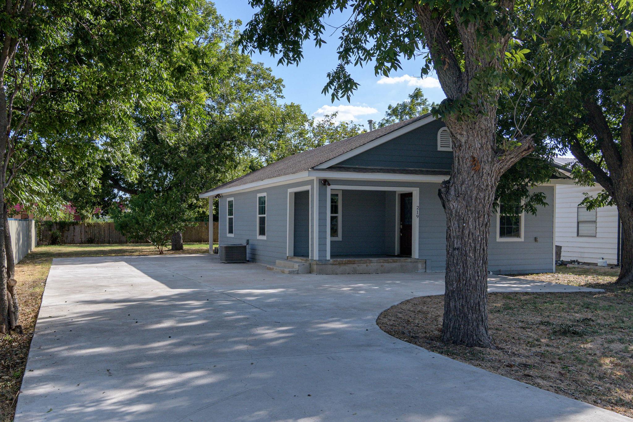 219 Davilla ST
