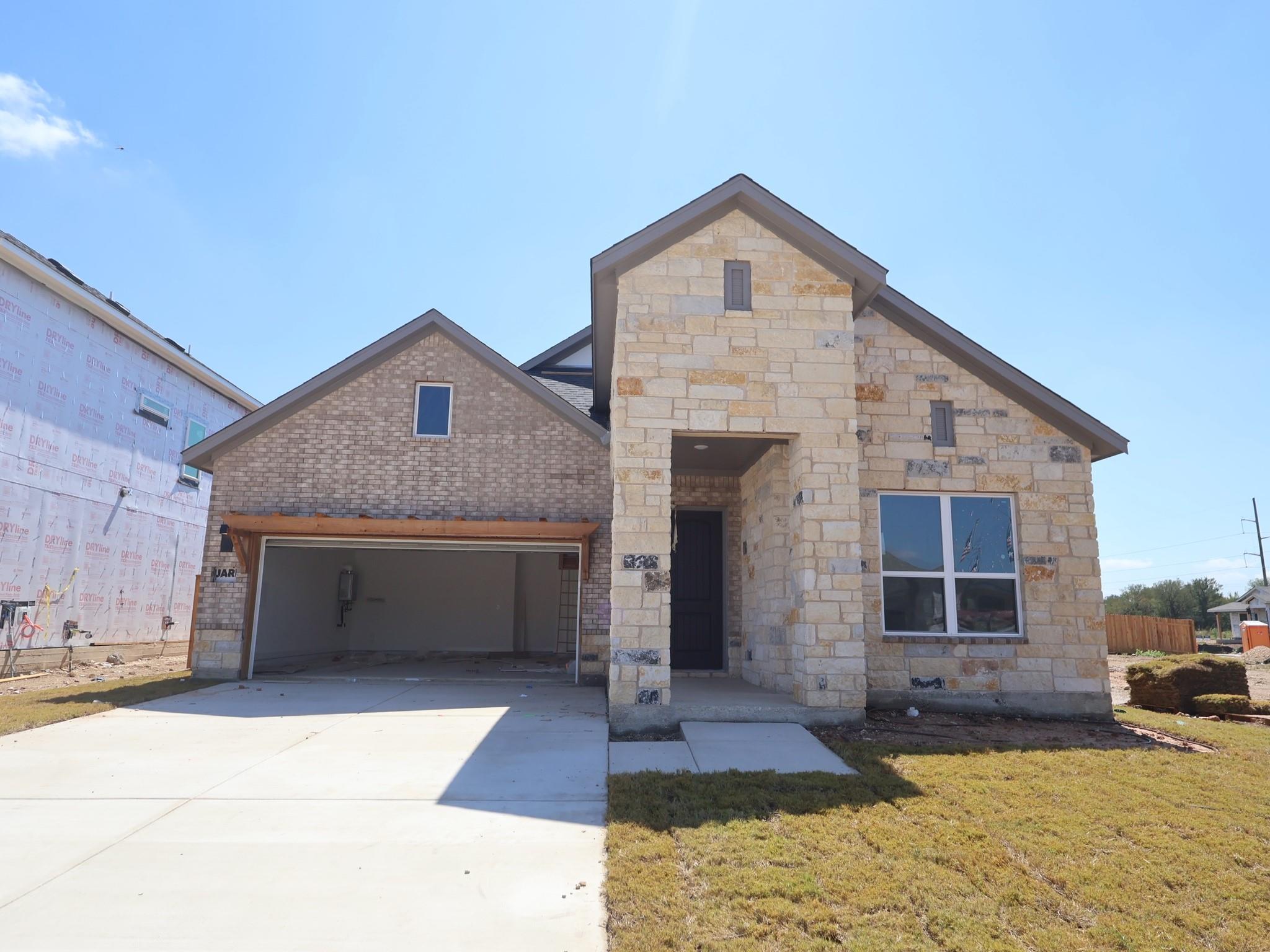 124 Leland Ave
