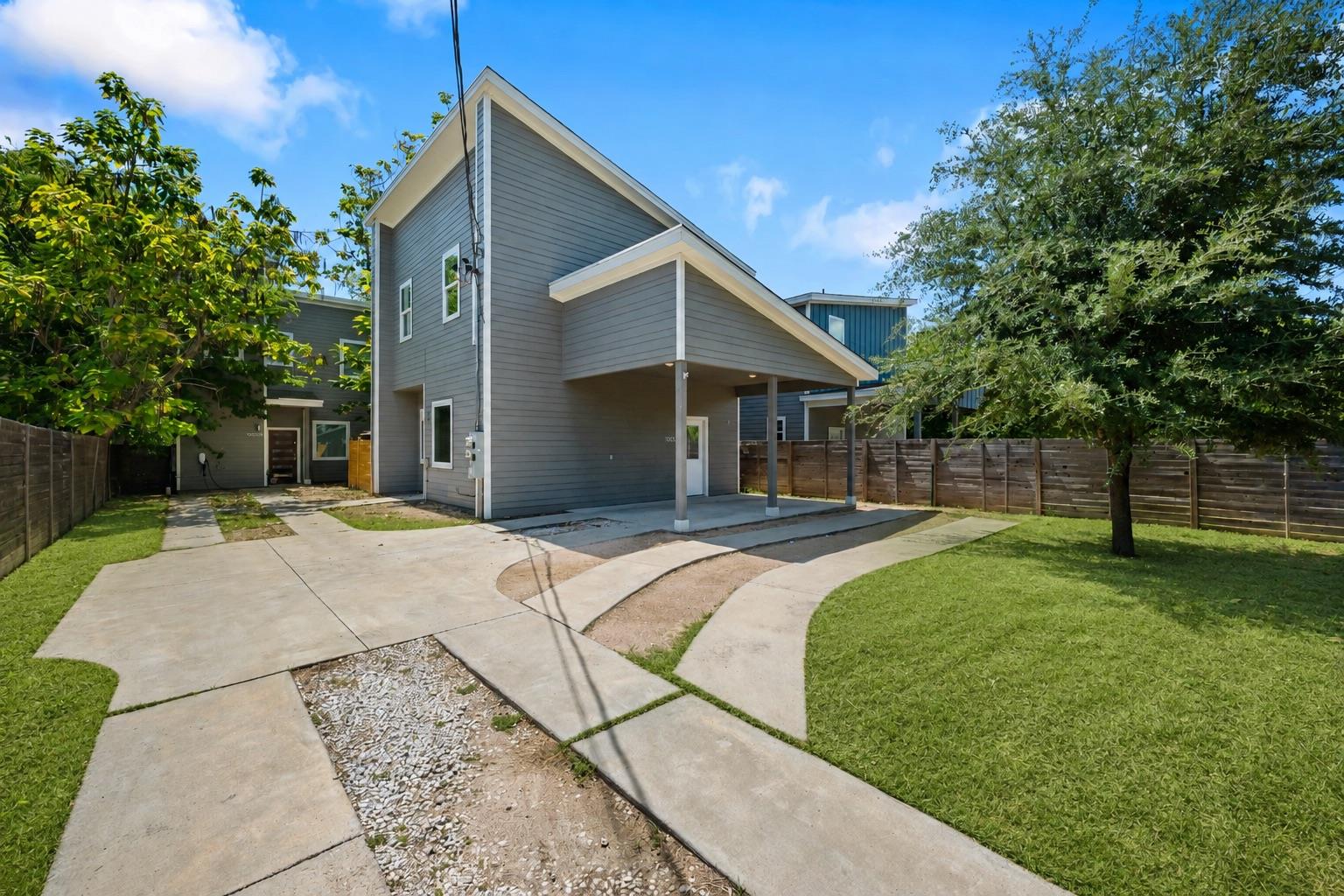 1003 Valdez ST