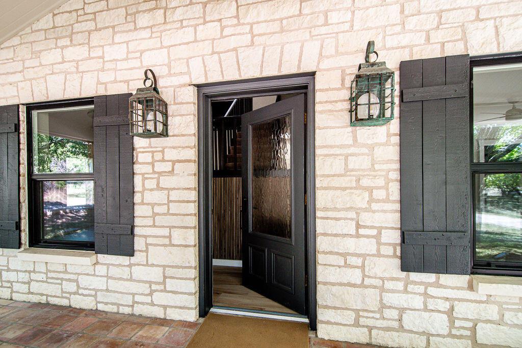 146 Hillside DR — photo 3