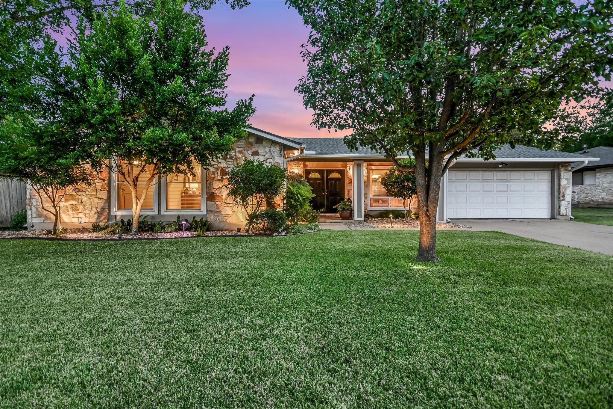 10909 Rustic Manor LN — photo 3
