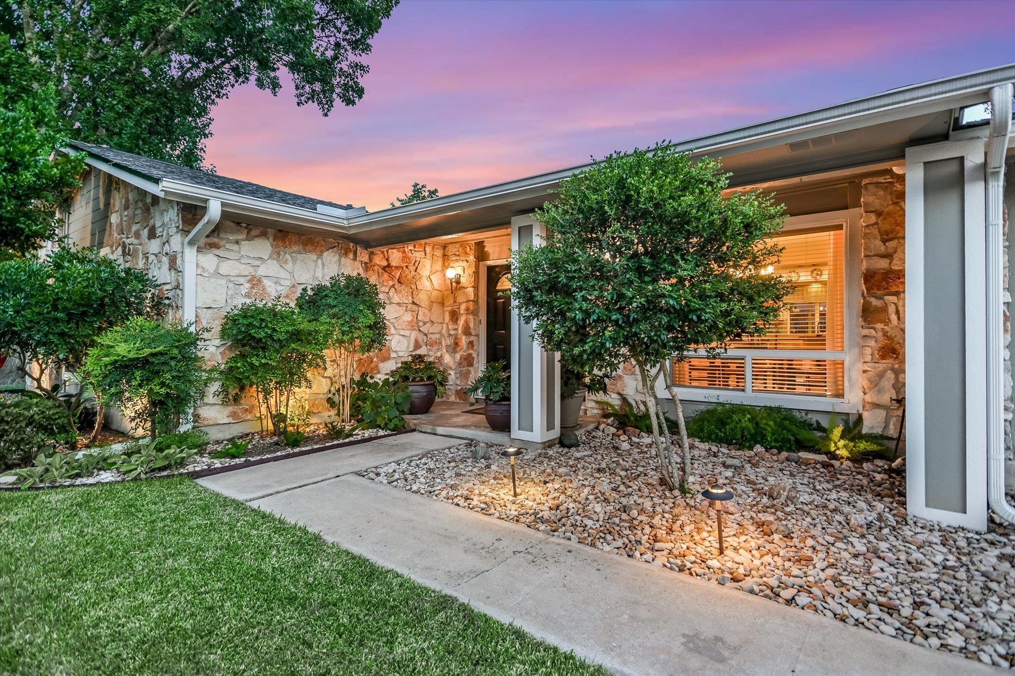 10909 Rustic Manor LN — photo 4