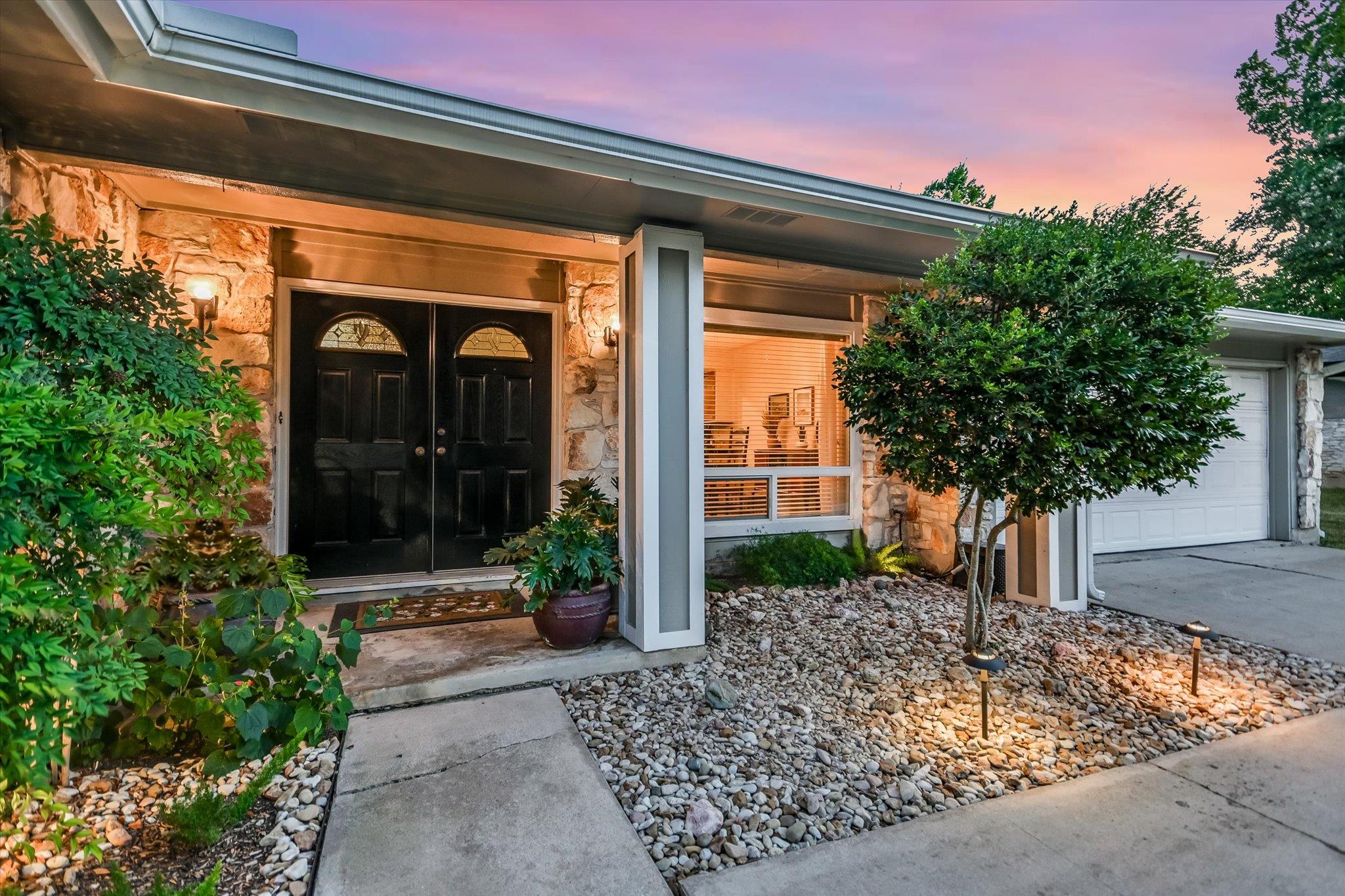 10909 Rustic Manor LN — photo 5
