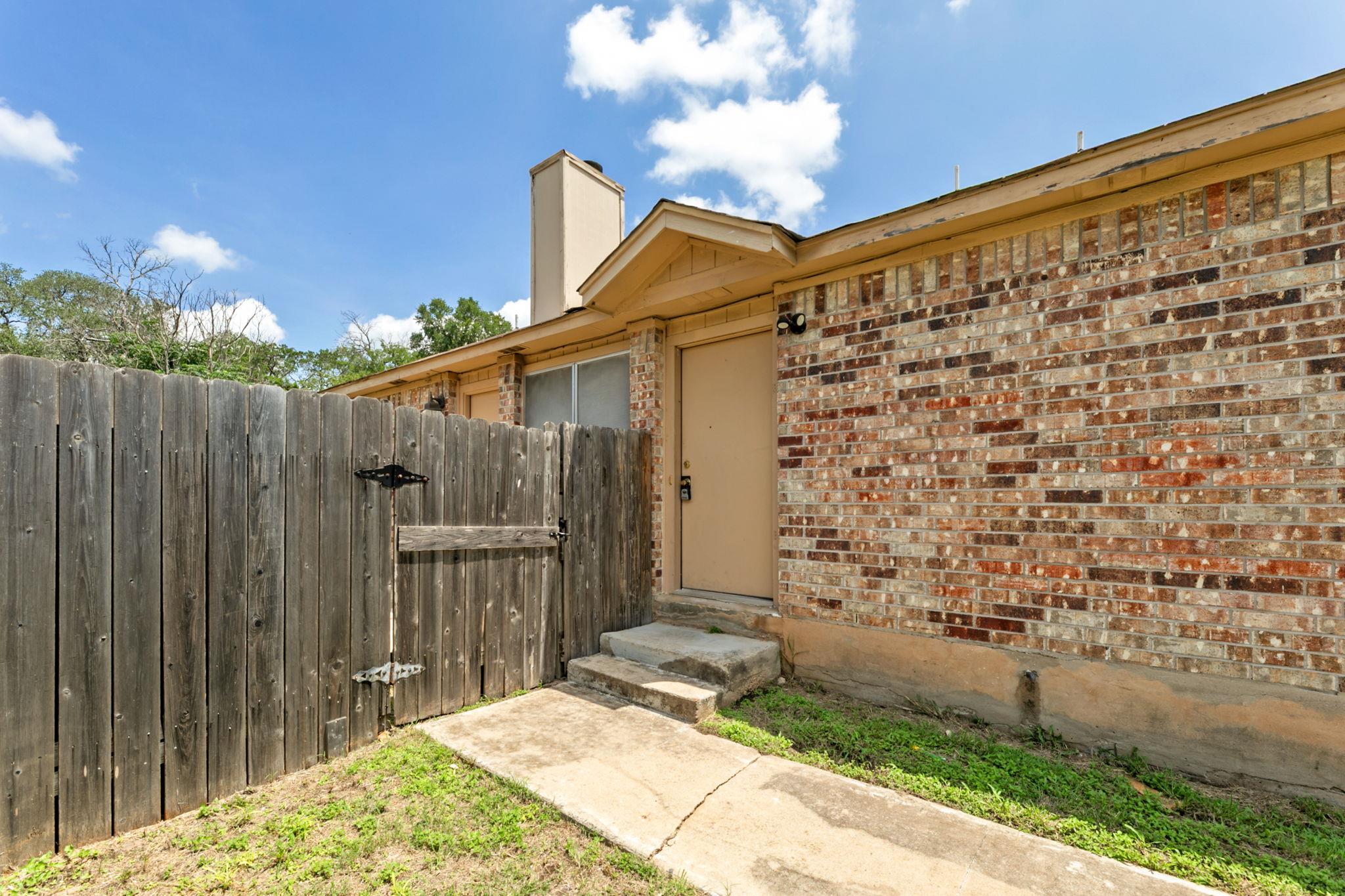6002 Parkwood DR #B — photo 3