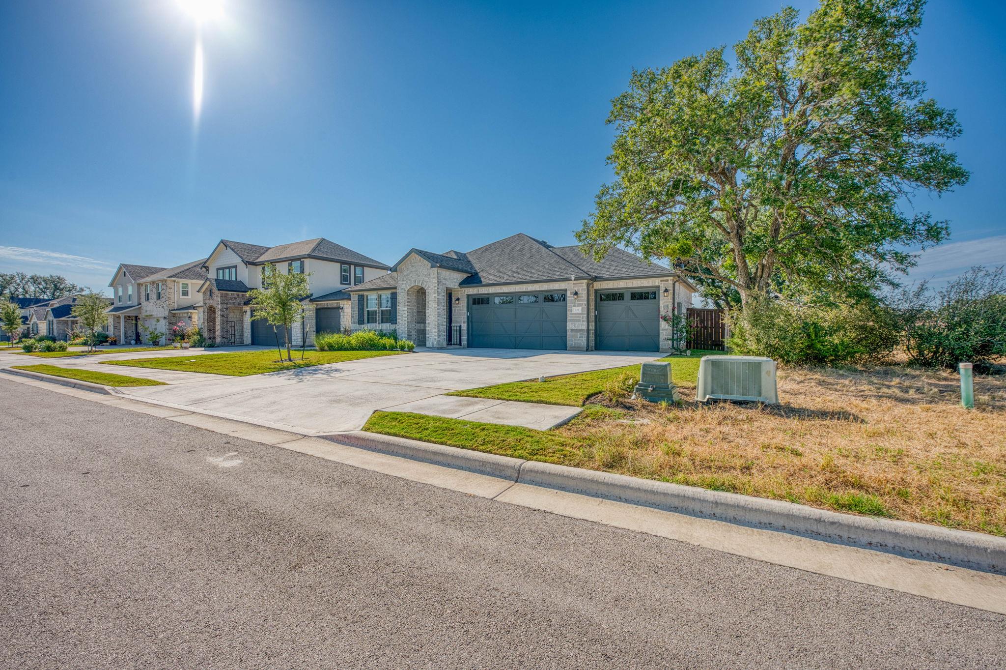 121 Plumbago LN — photo 3