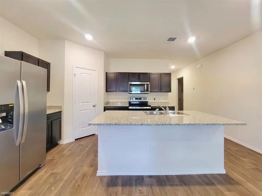 14504 Fitzgibbon DR — photo 3