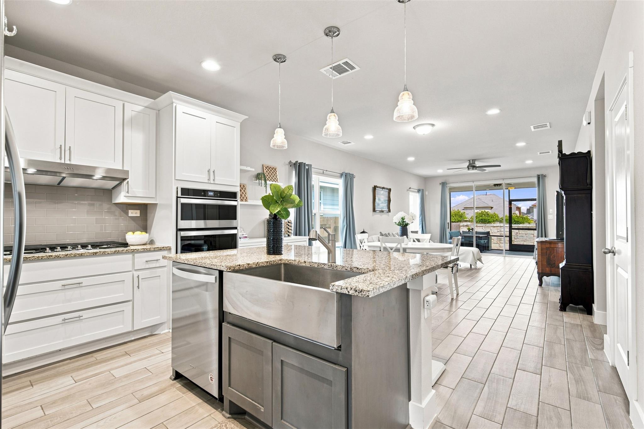 208 Winding Hollow LN — photo 3