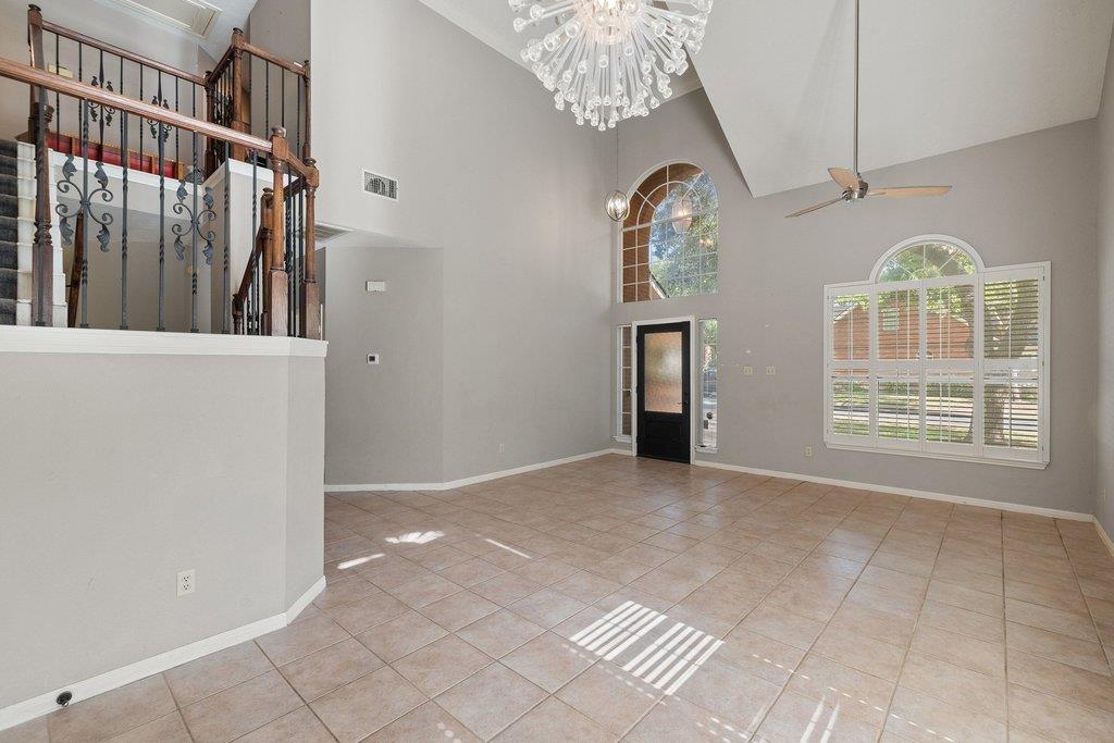 6215 John Chisum LN — photo 3