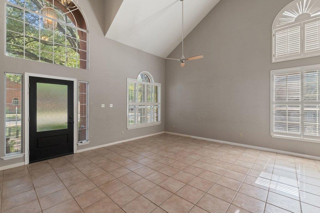 6215 John Chisum LN — photo 4