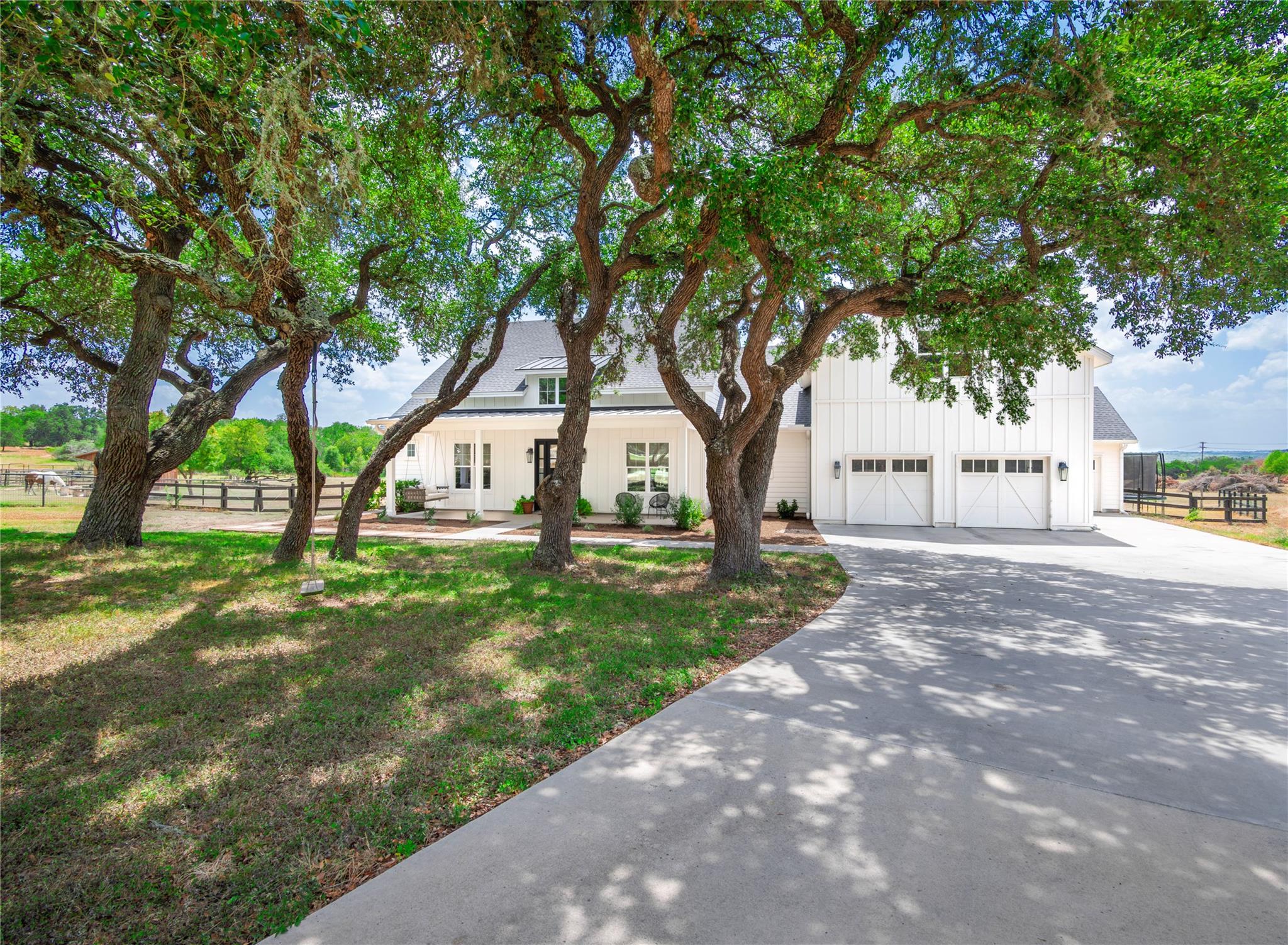 112 Roanoak DR — photo 3