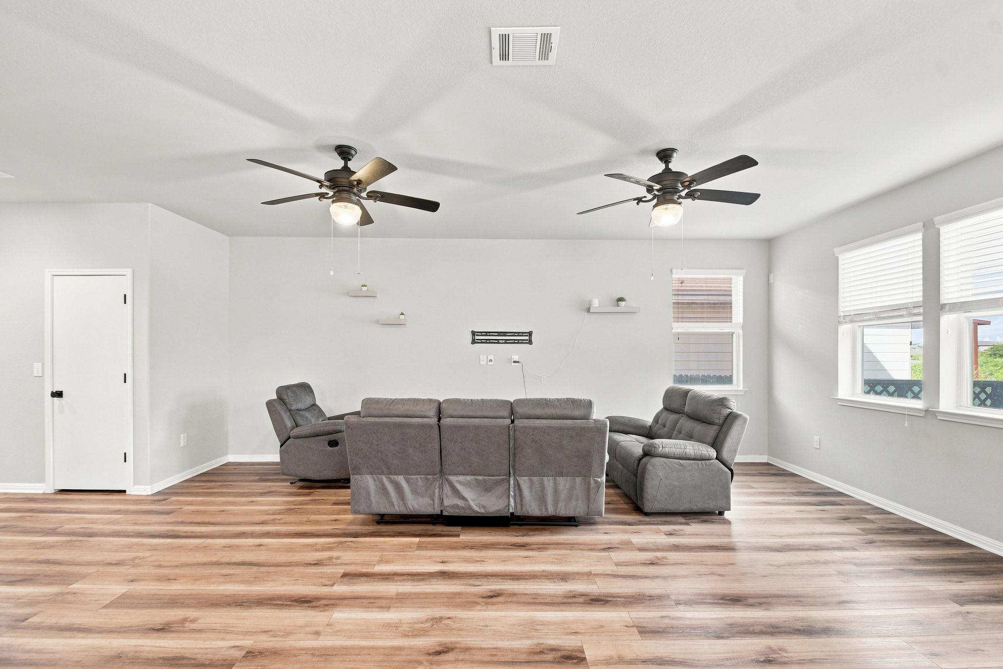 241 Eagle Brook LN — photo 4