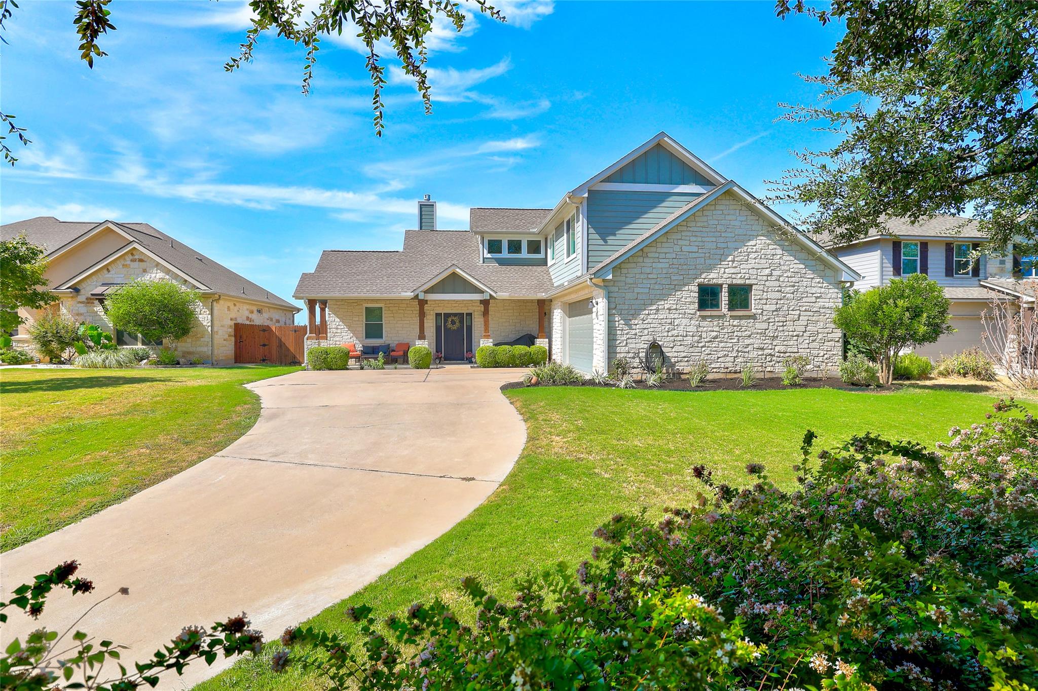 555 River Bluff CIR — photo 3