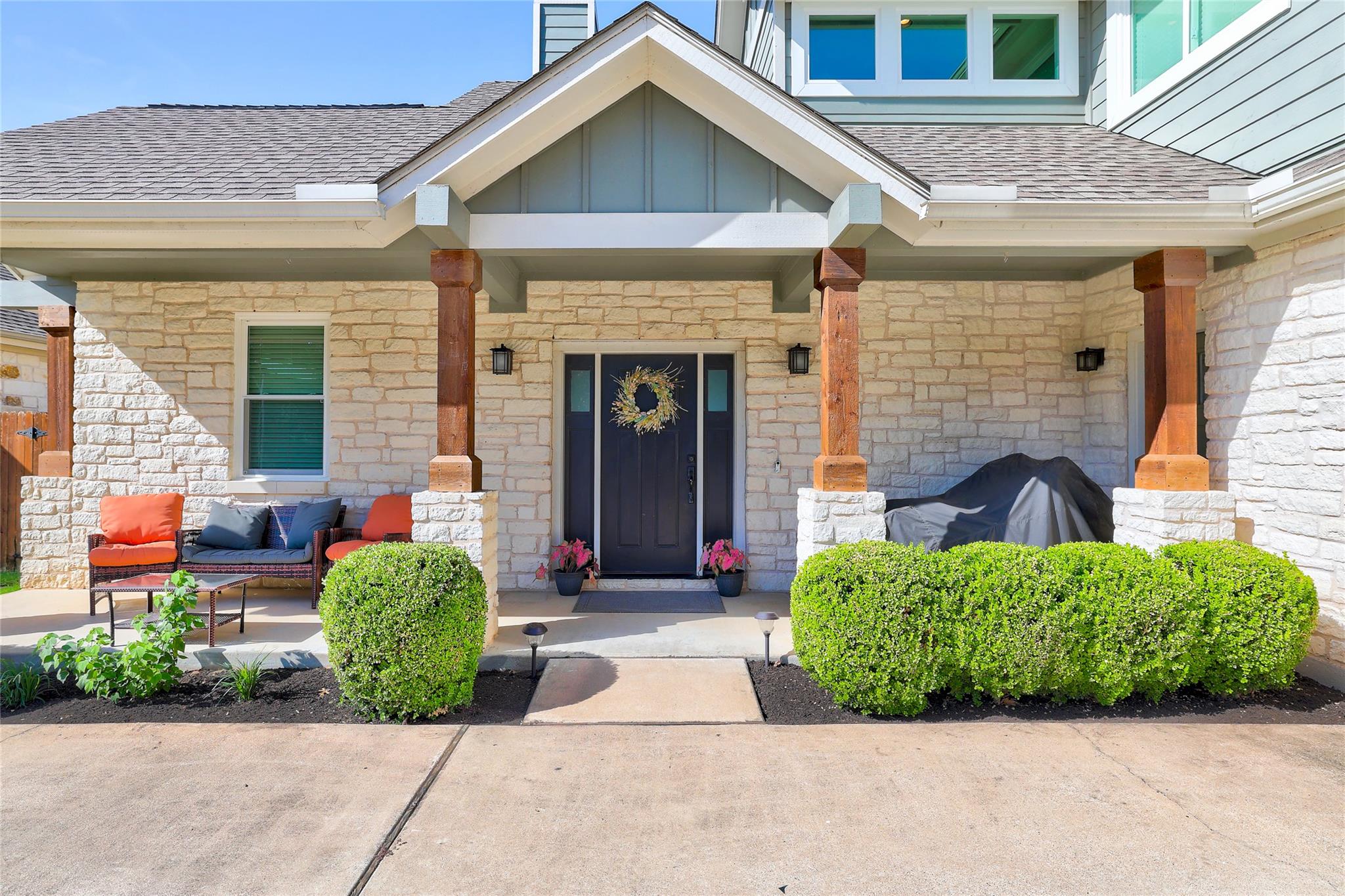 555 River Bluff CIR — photo 4