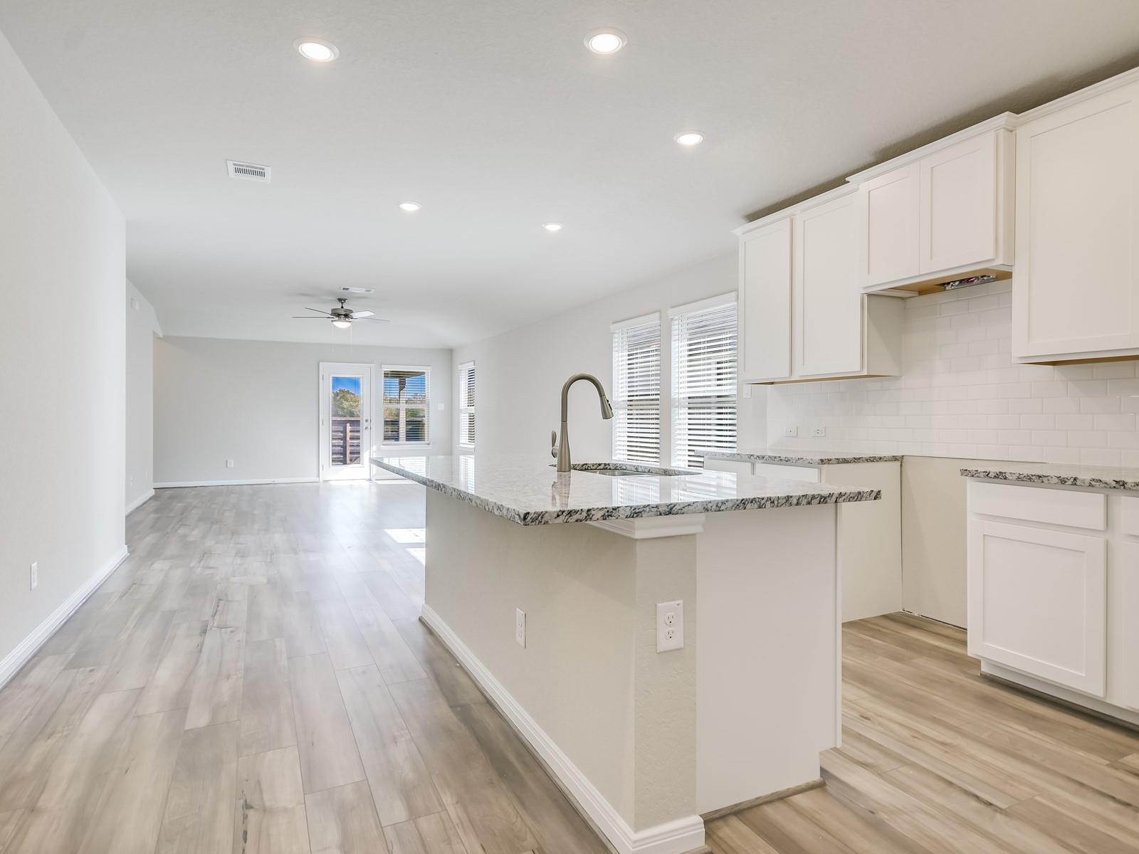 807 Universal DR — photo 4